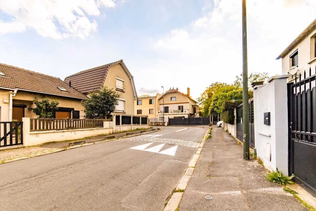 XO 94800, Paris - Paris, France - Exterior