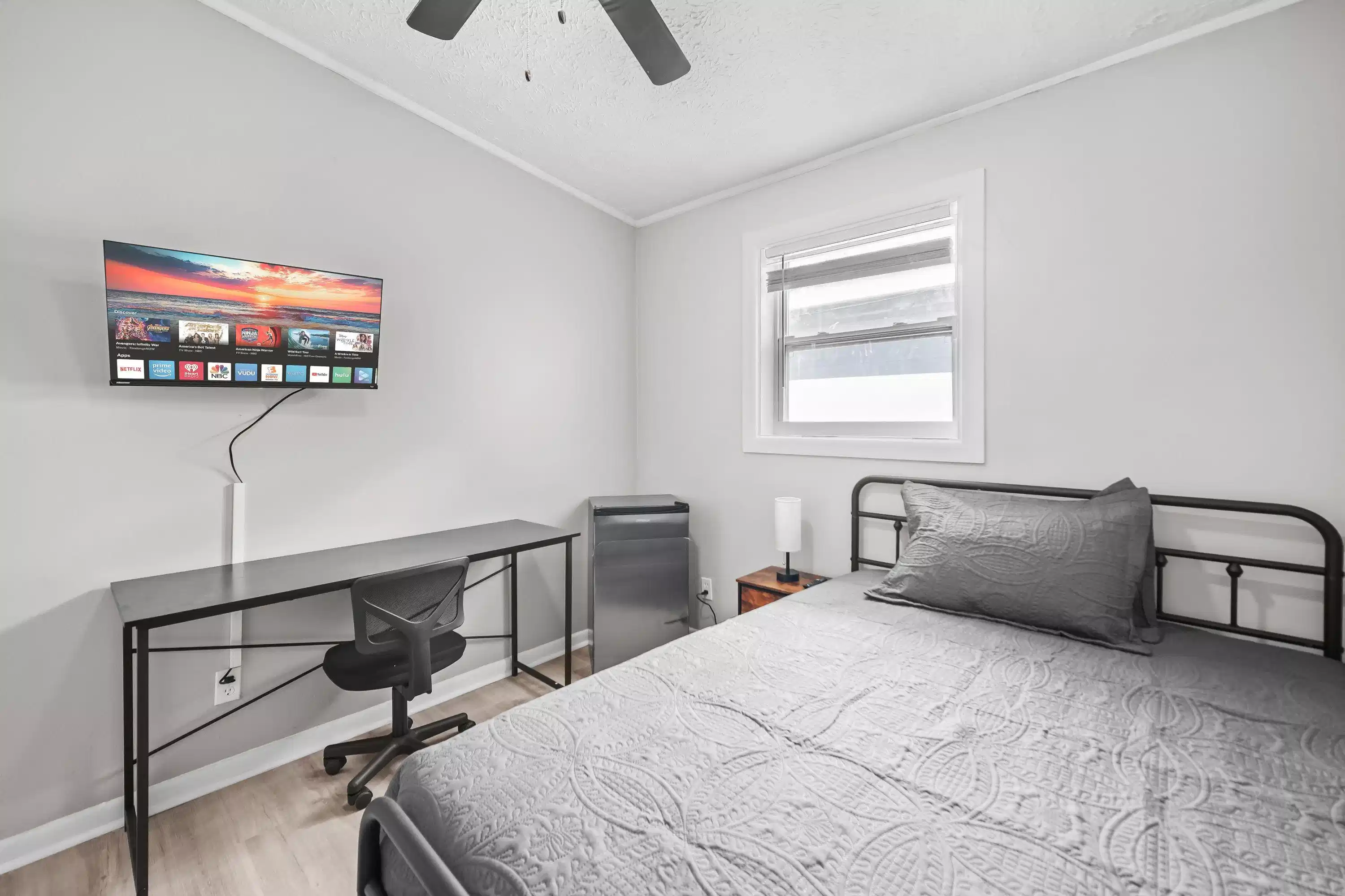 #6419: Room in 9 Bed 2 Bath - Bedroom?w=400&h=260&fit=crop&q=40&auto=format&trim=auto