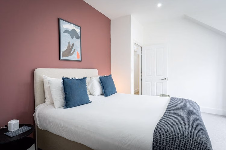 Amenities?w=400&h=260&fit=crop&q=40&auto=format&trim=auto