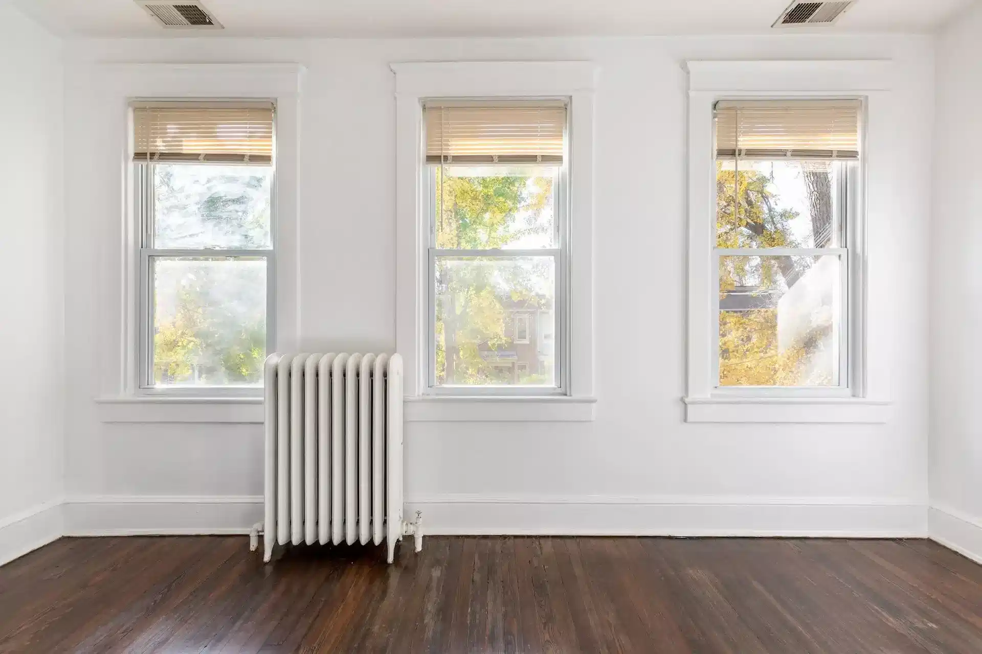 Kitchen?w=400&h=260&fit=crop&q=40&auto=format&trim=auto