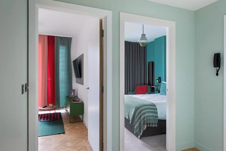 Common Area?w=400&h=260&fit=crop&q=40&auto=format&trim=auto