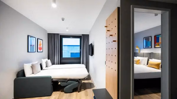 Amenities?w=400&h=260&fit=crop&q=40&auto=format&trim=auto