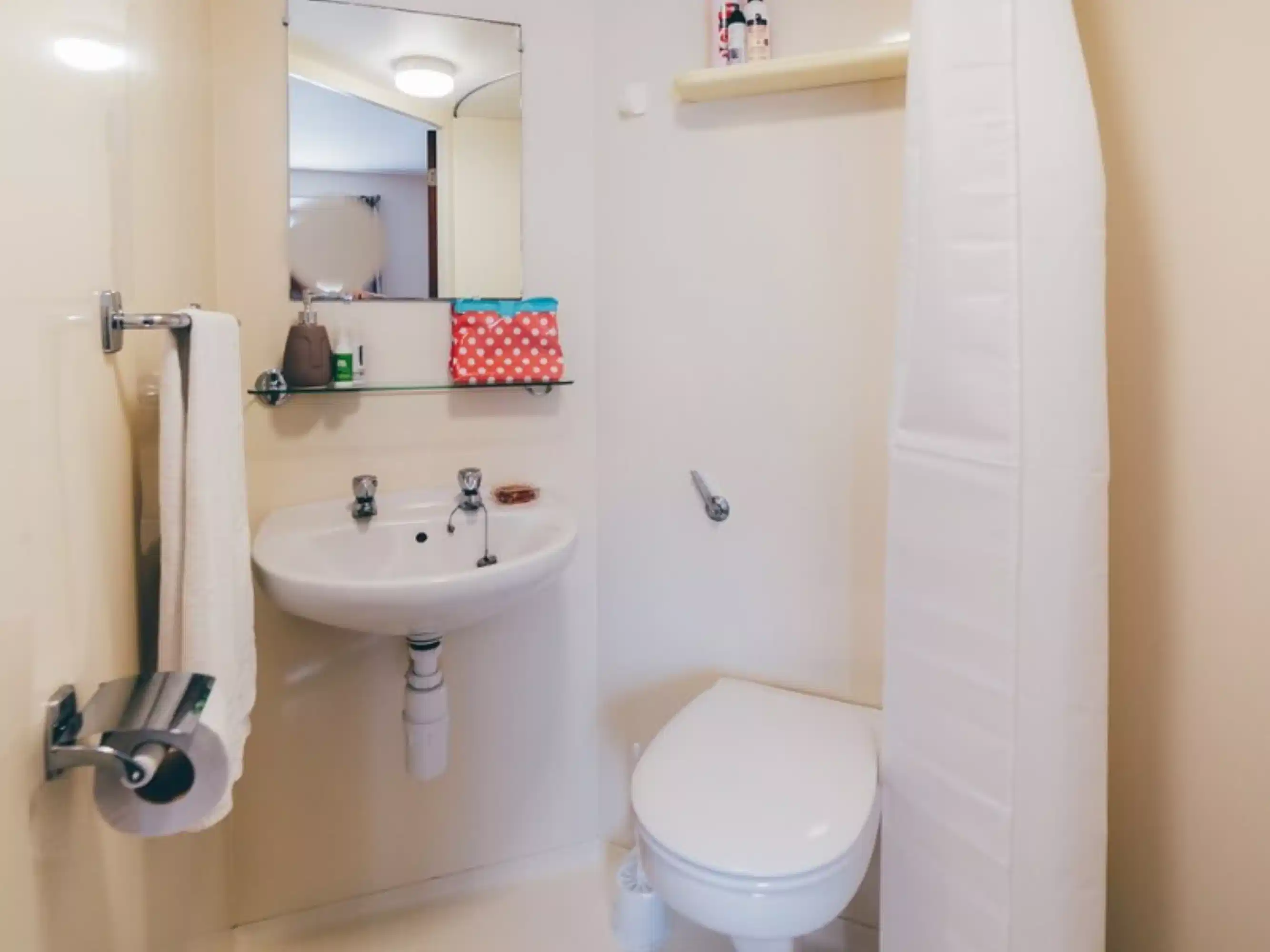 Kitchen?w=400&h=260&fit=crop&q=40&auto=format&trim=auto