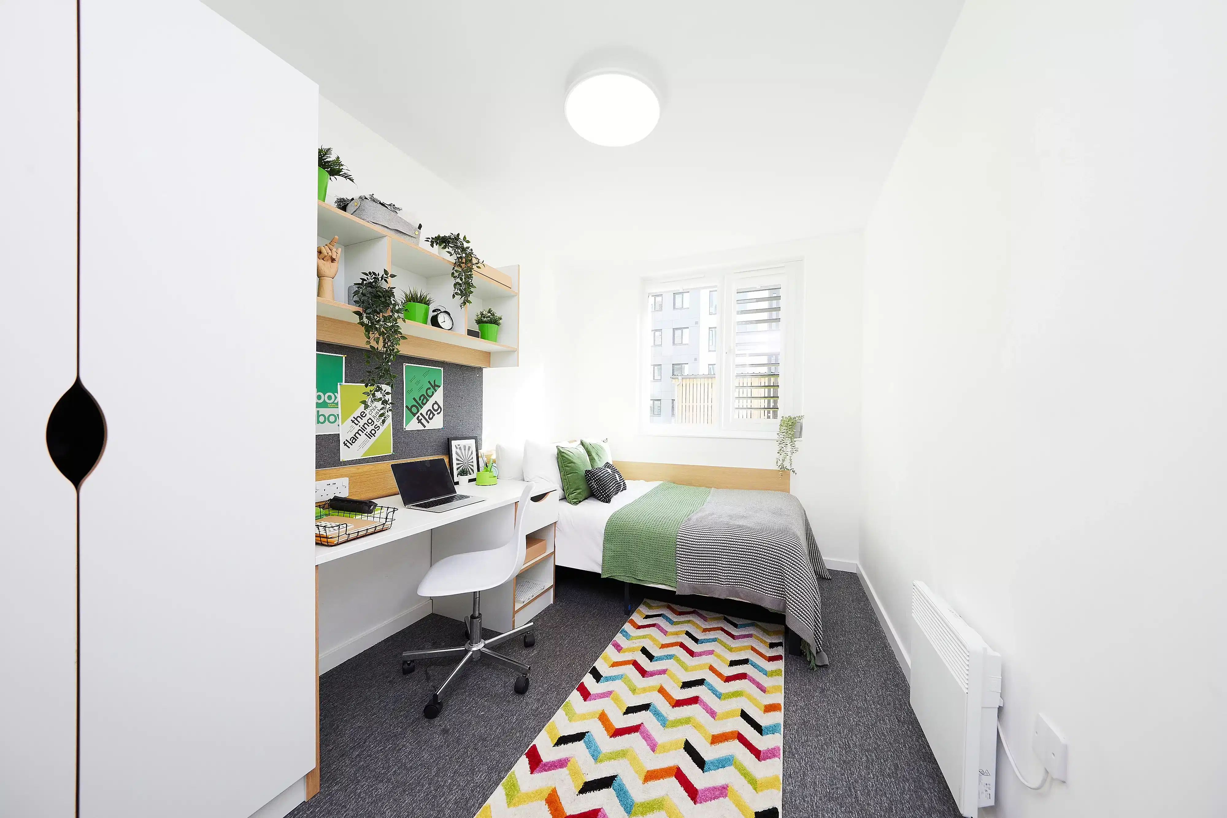 Exterior?w=400&h=260&fit=crop&q=40&auto=format&trim=auto