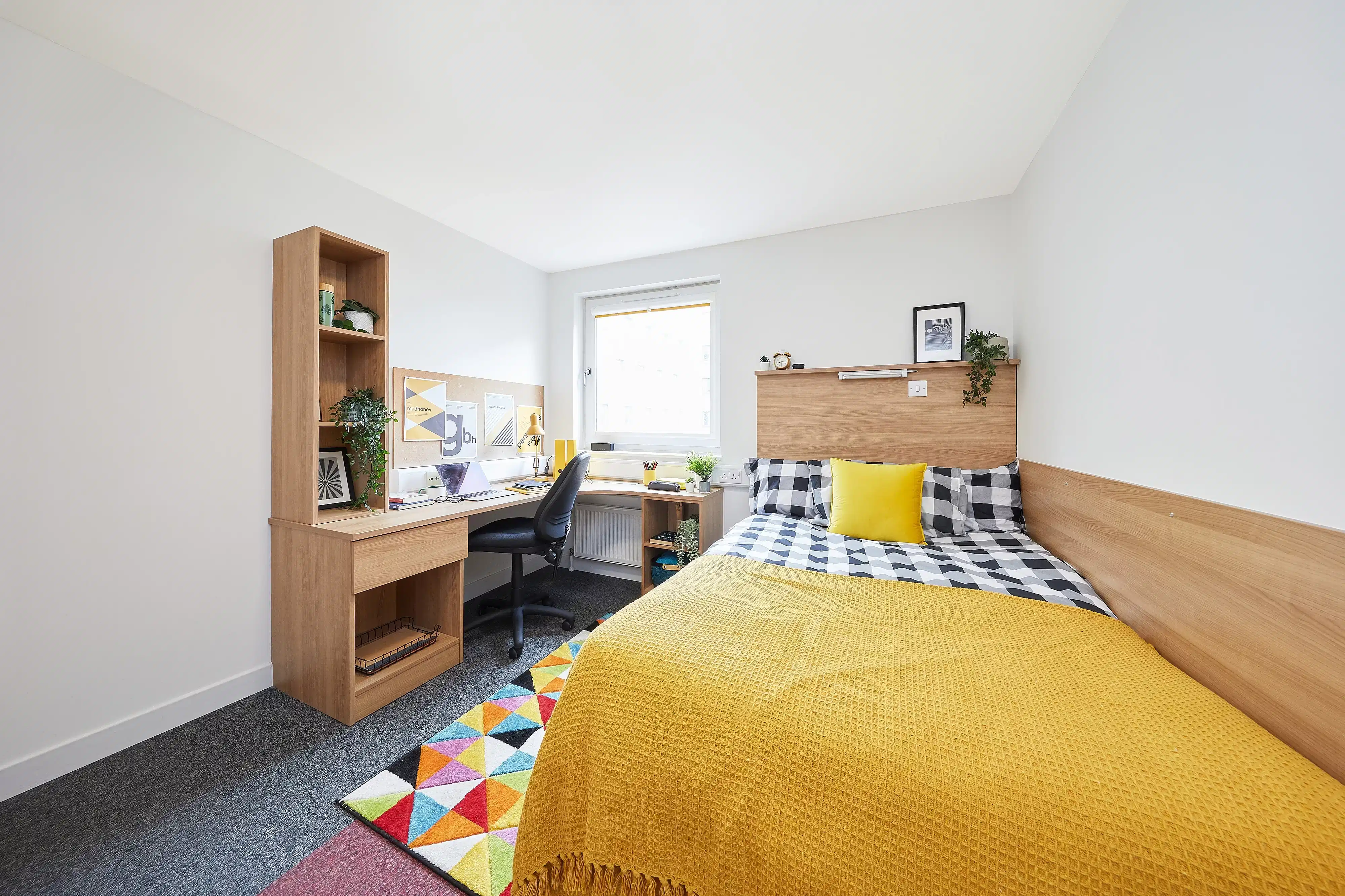 Exterior?w=400&h=260&fit=crop&q=40&auto=format&trim=auto