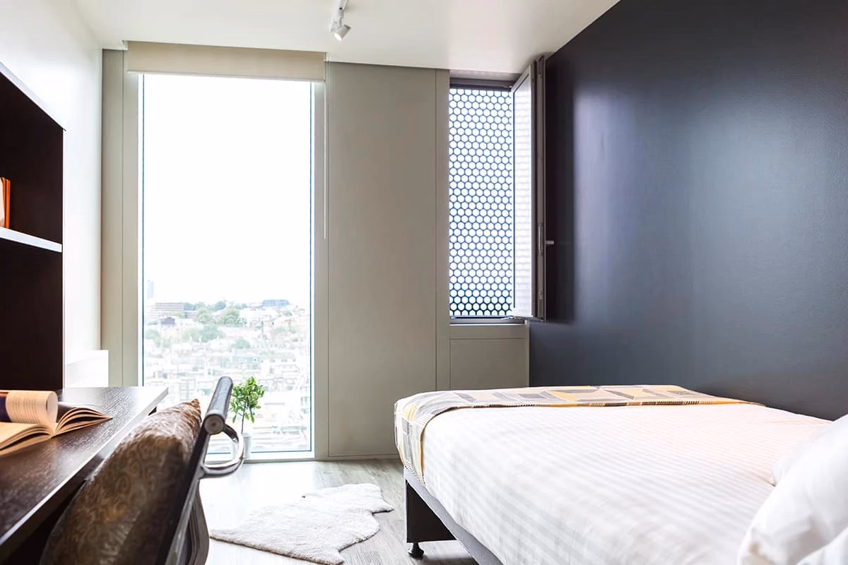 Bedroom?w=400&h=260&fit=crop&q=40&auto=format&trim=auto