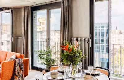 Common Area?w=400&h=260&fit=crop&q=40&auto=format&trim=auto