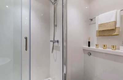 Amenities?w=400&h=260&fit=crop&q=40&auto=format&trim=auto
