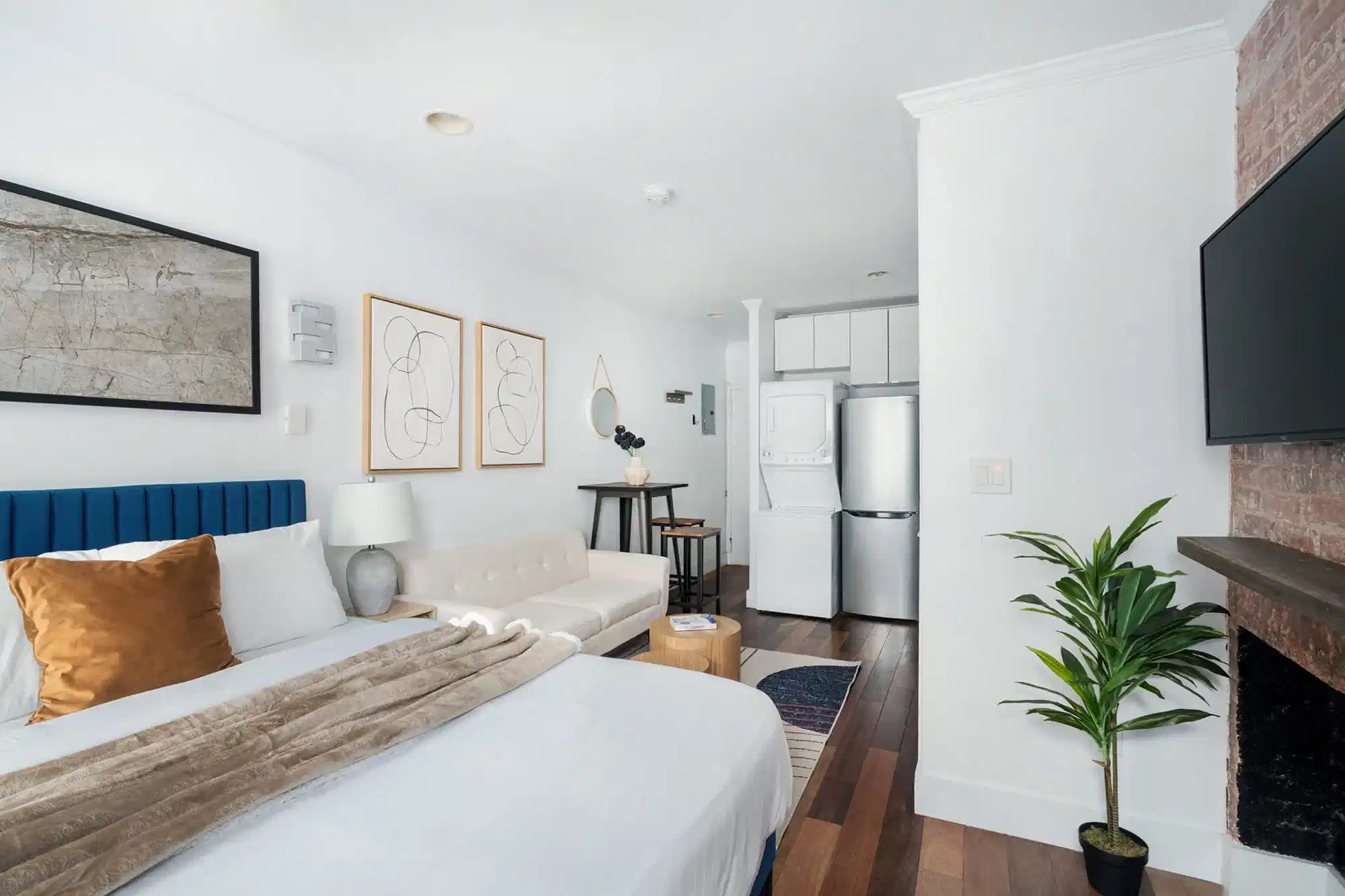  #24-10 : Studio - Common Area?w=400&h=260&fit=crop&q=40&auto=format&trim=auto