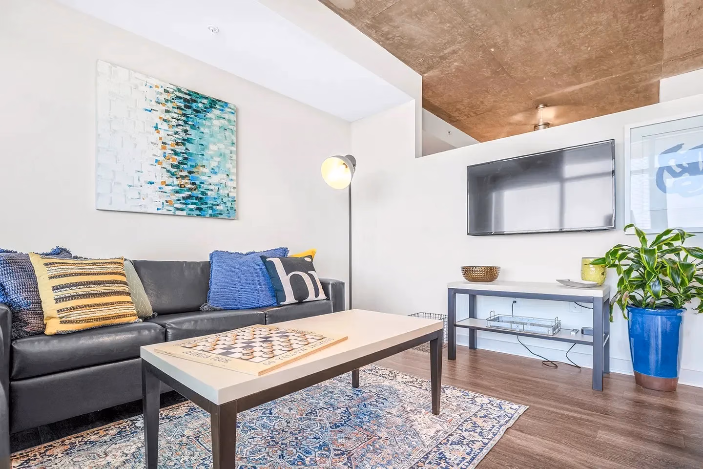 Square on Fifth, Atlanta - Atlanta, Georgia, United States - Amenities