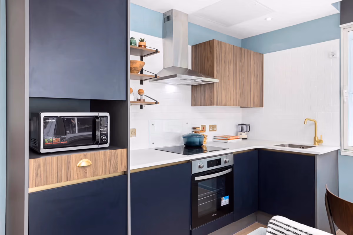 Common Area?w=400&h=260&fit=crop&q=40&auto=format&trim=auto