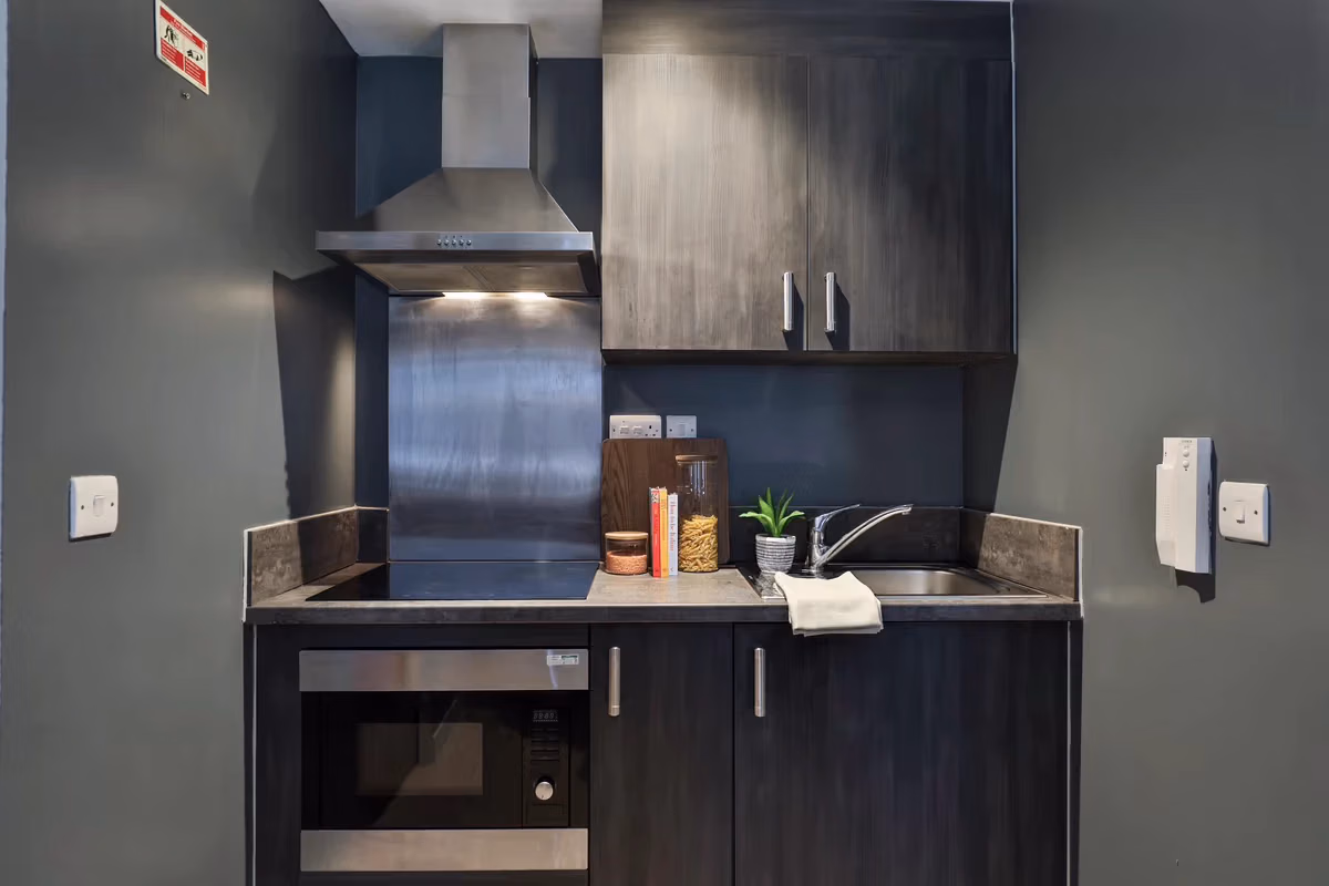 Amenities?w=400&h=260&fit=crop&q=40&auto=format&trim=auto