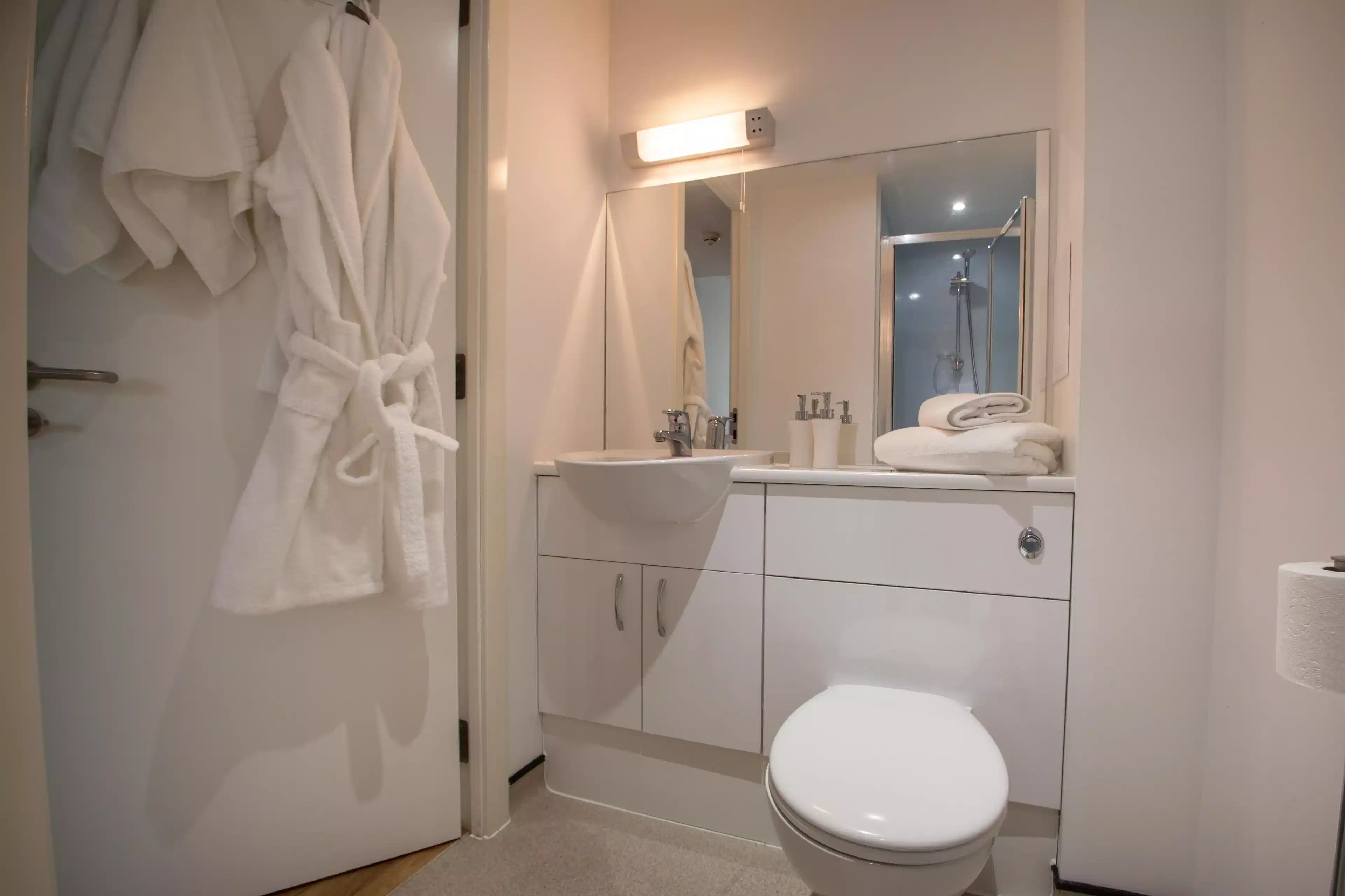 Centro Court, Aberdeen - Aberdeen, Scotland, United Kingdom - Bathroom