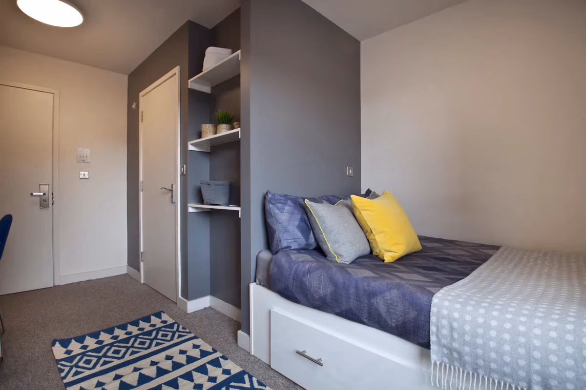 Alwyn Court, Cardiff - Cardiff, Wales, United Kingdom - Classic 3-4 Bed Apartment - Bedroom