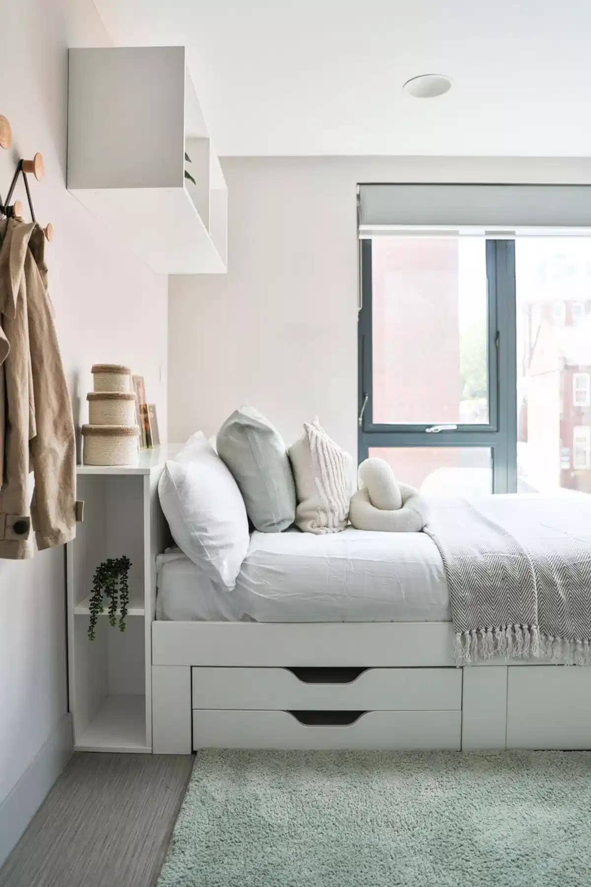 Amenities?w=400&h=260&fit=crop&q=40&auto=format&trim=auto