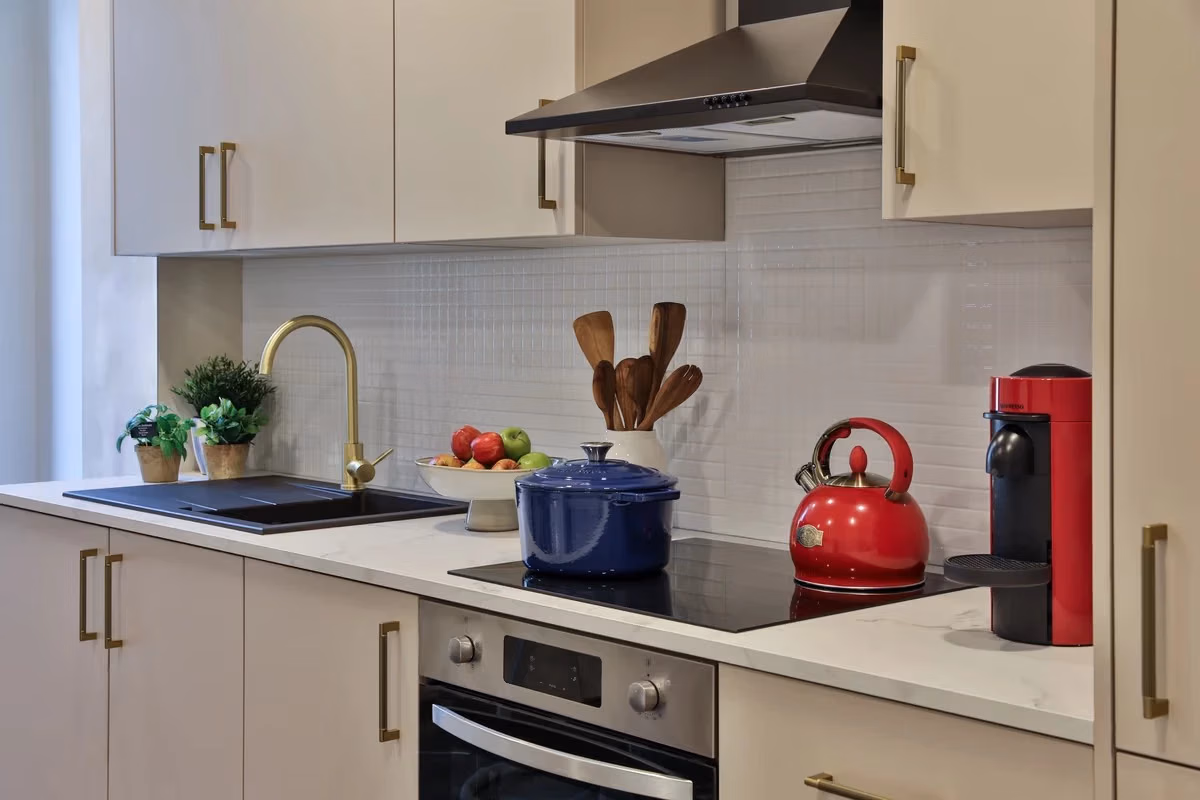 Amenities?w=400&h=260&fit=crop&q=40&auto=format&trim=auto