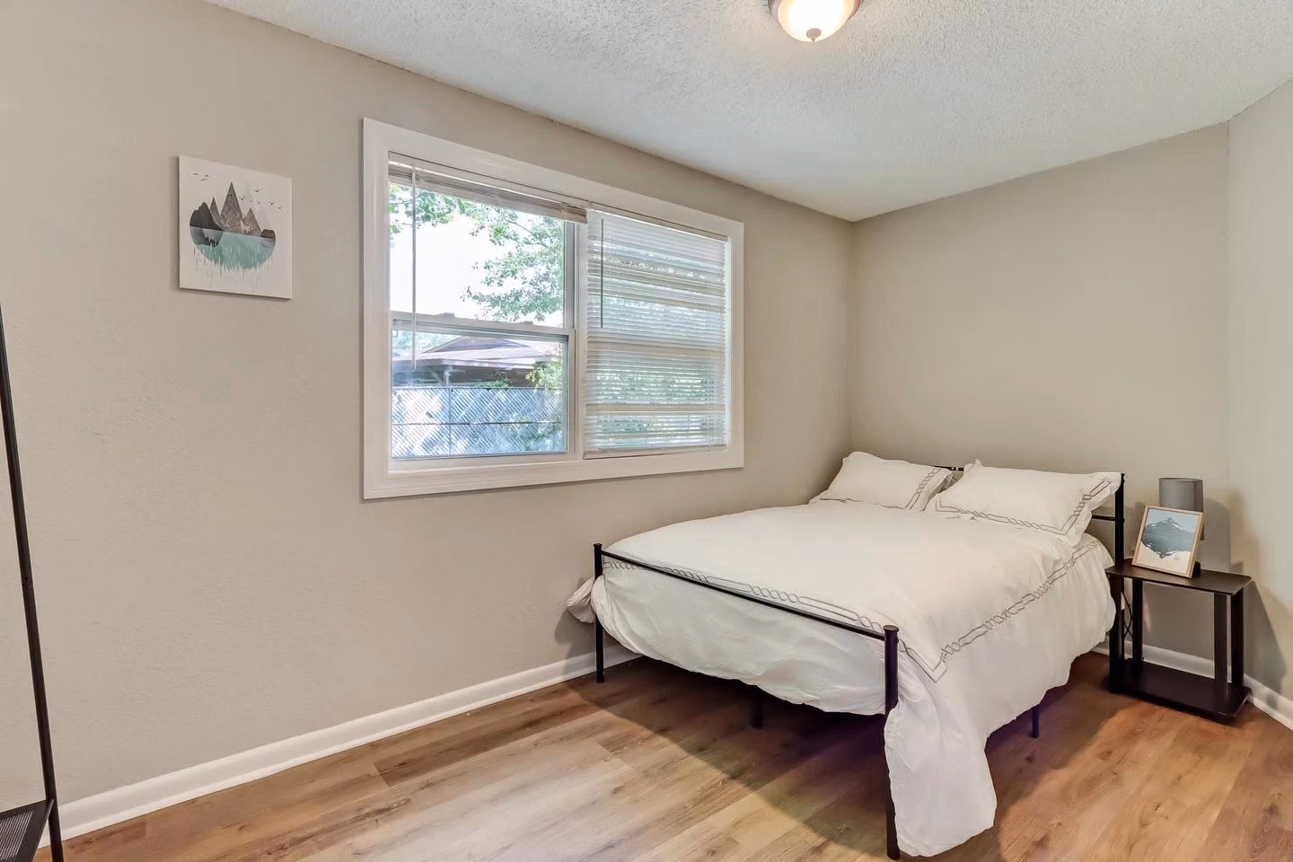 #6419: Room in 9 Bed 2 Bath - Bedroom?w=400&h=260&fit=crop&q=40&auto=format&trim=auto
