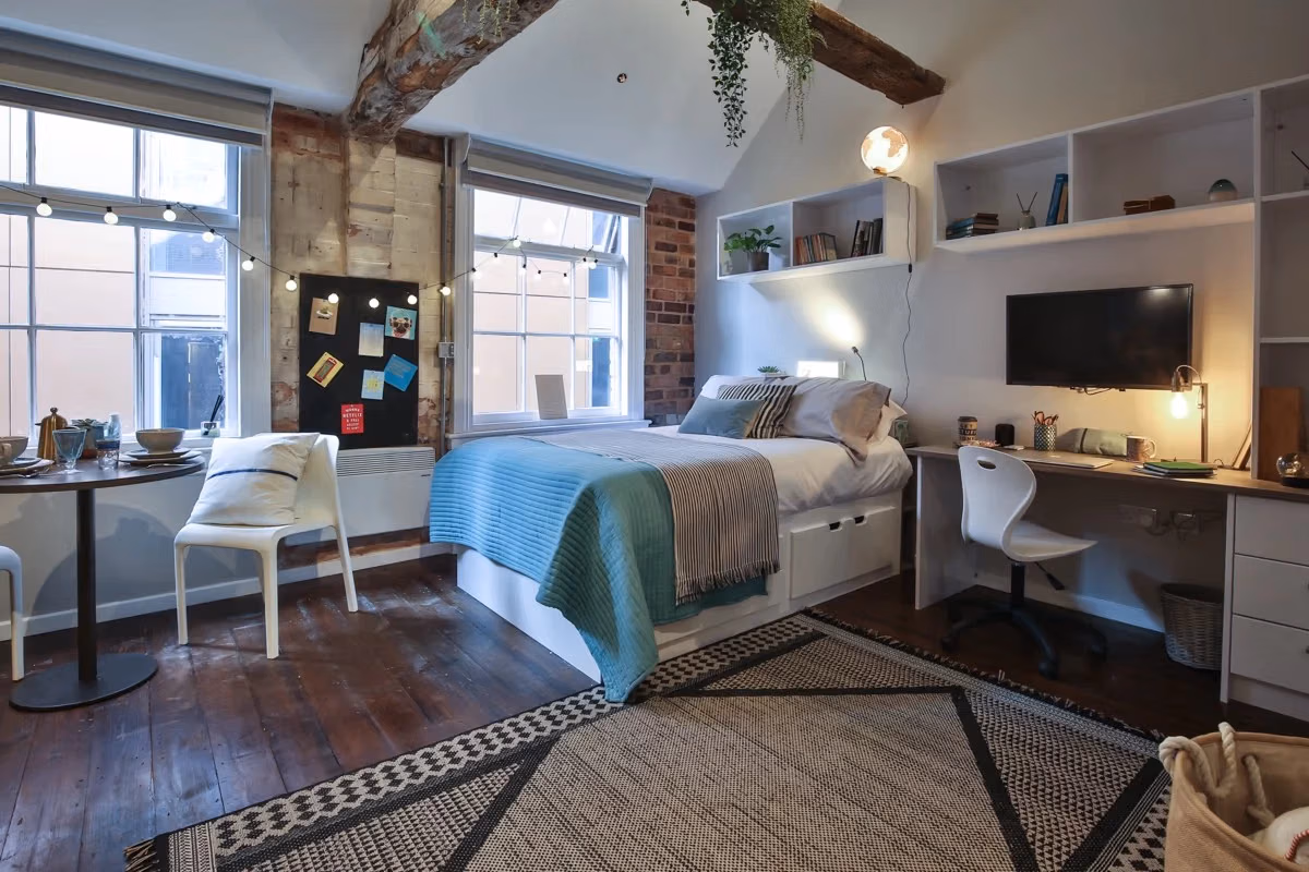 Bedroom?w=400&h=260&fit=crop&q=40&auto=format&trim=auto