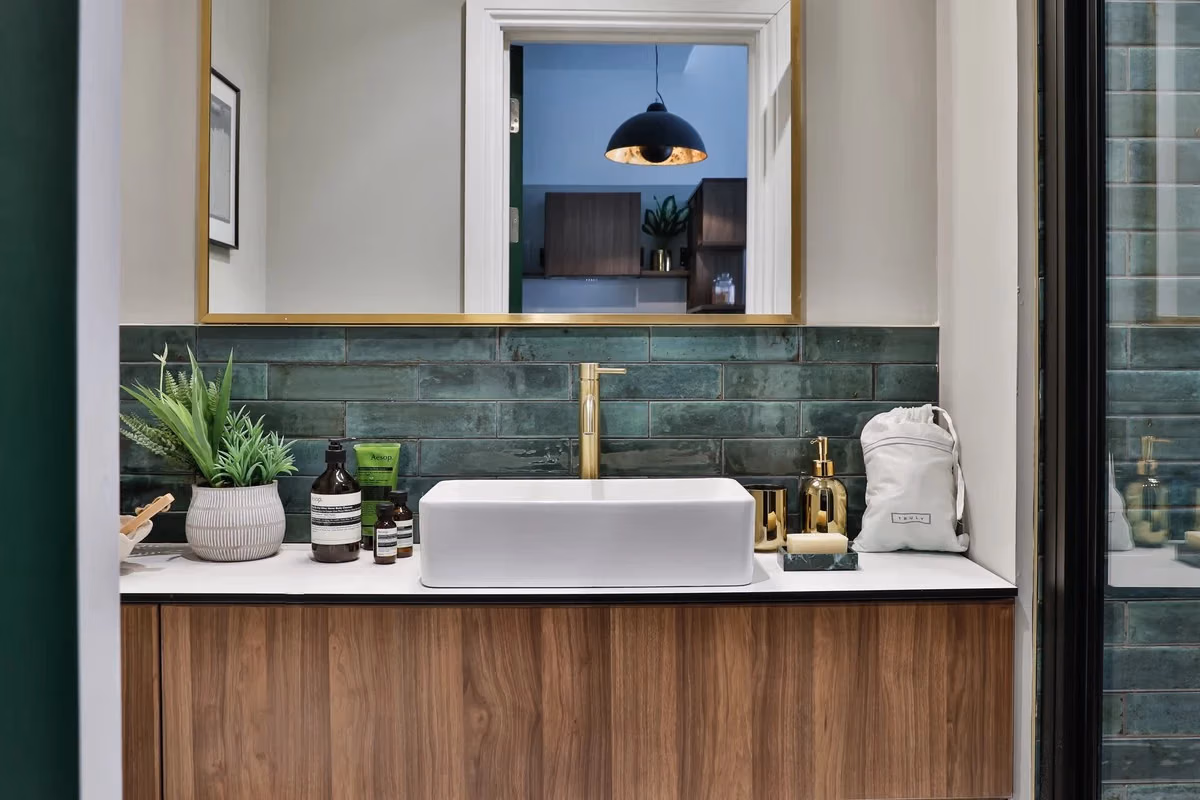 Kitchen?w=400&h=260&fit=crop&q=40&auto=format&trim=auto