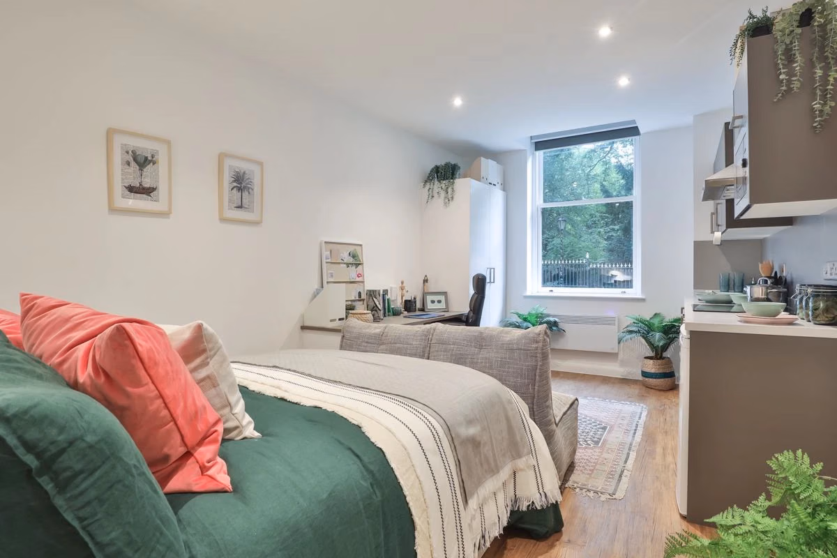 Common Area?w=400&h=260&fit=crop&q=40&auto=format&trim=auto