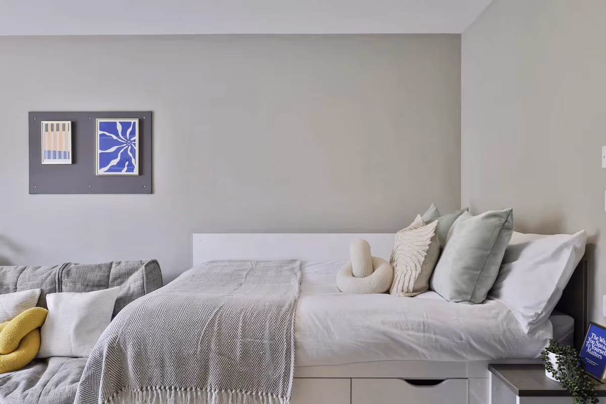 Chatham Lodge, Liverpool - Liverpool, England, United Kingdom - Classic 4 Bed Apartment - Bedroom