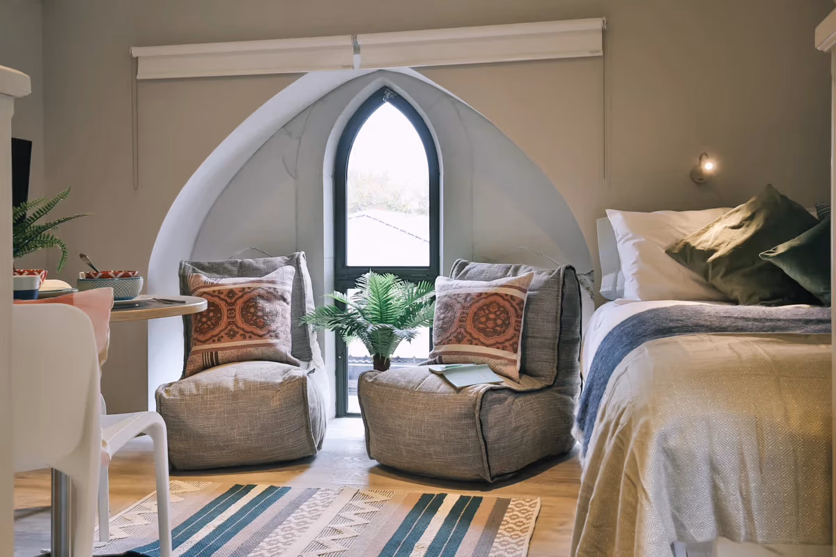 Common Area?w=400&h=260&fit=crop&q=40&auto=format&trim=auto