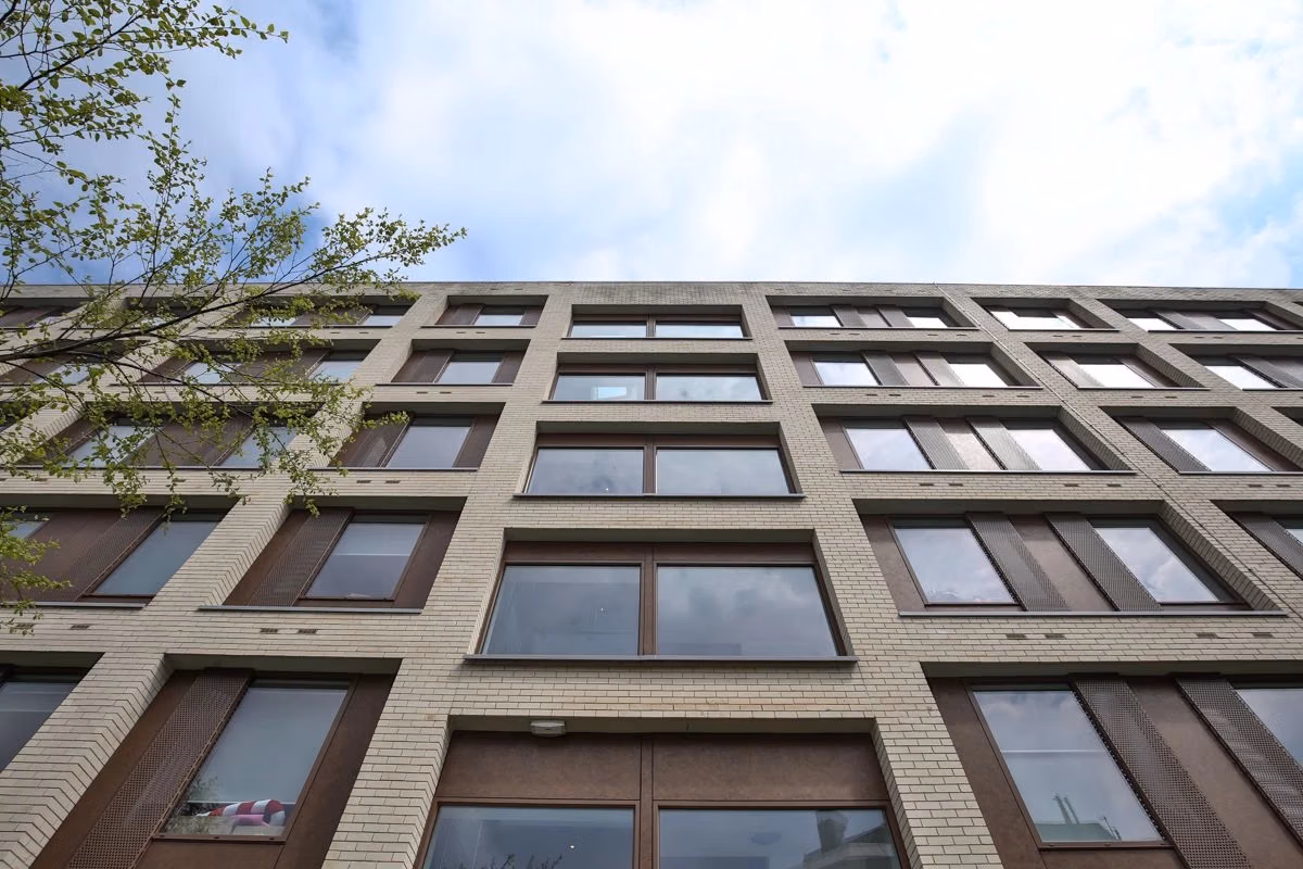 Amenities?w=400&h=260&fit=crop&q=40&auto=format&trim=auto