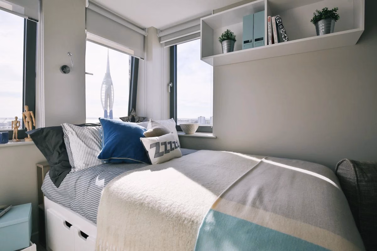 Amenities?w=400&h=260&fit=crop&q=40&auto=format&trim=auto