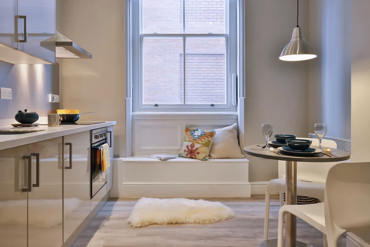 Kitchen?w=400&h=260&fit=crop&q=40&auto=format&trim=auto