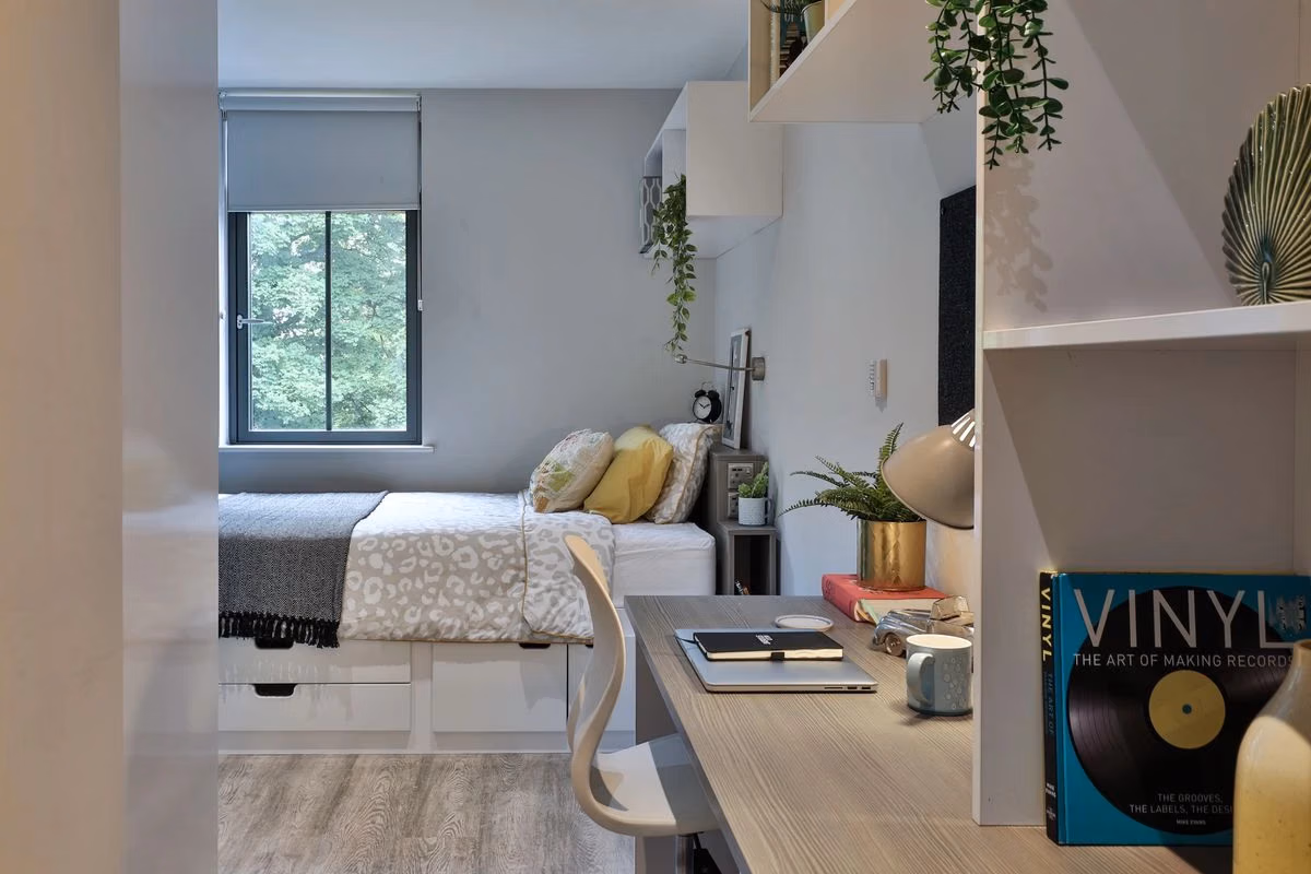 Amenities?w=400&h=260&fit=crop&q=40&auto=format&trim=auto