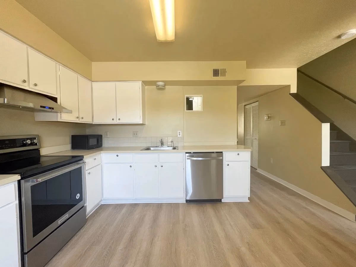 Amenities?w=400&h=260&fit=crop&q=40&auto=format&trim=auto
