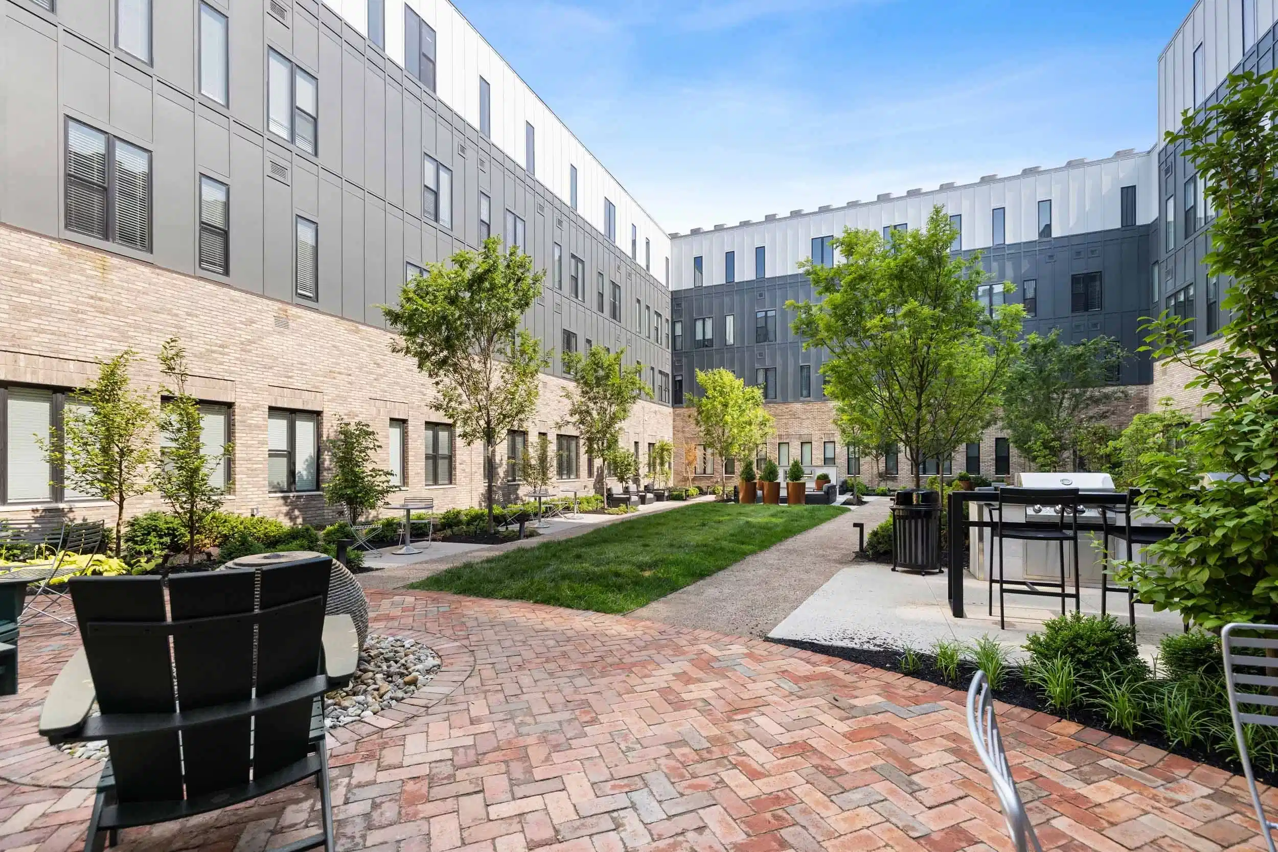 Amenities?w=400&h=260&fit=crop&q=40&auto=format&trim=auto