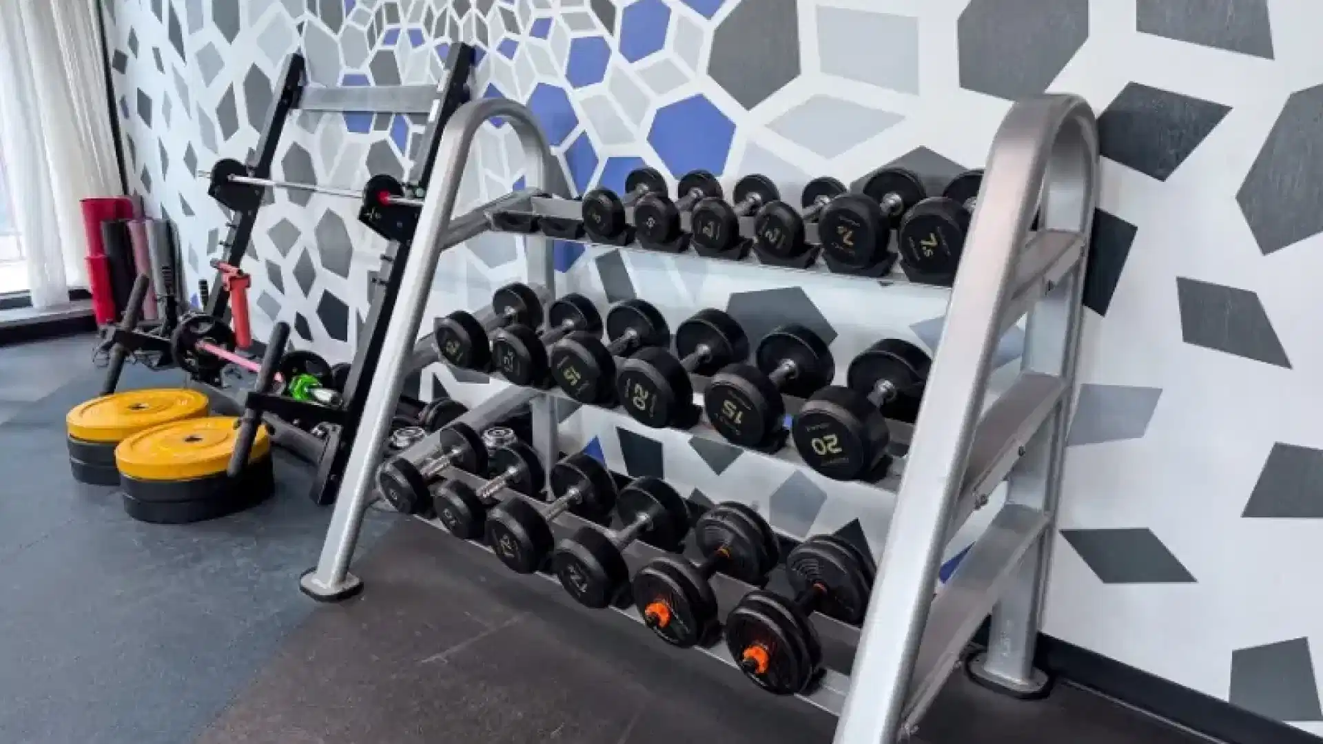 Exterior?w=400&h=260&fit=crop&q=40&auto=format&trim=auto