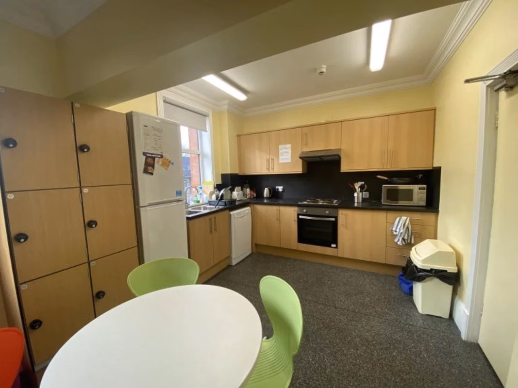 Exterior?w=400&h=260&fit=crop&q=40&auto=format&trim=auto