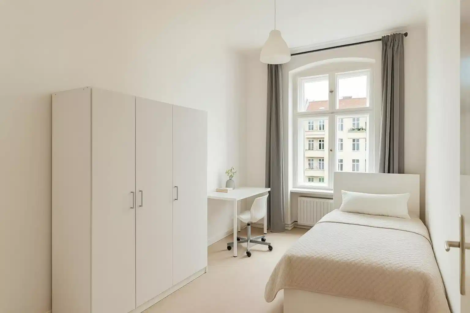 Room in a 5 Bed 1 Bath - Amenities?w=400&h=260&fit=crop&q=40&auto=format&trim=auto