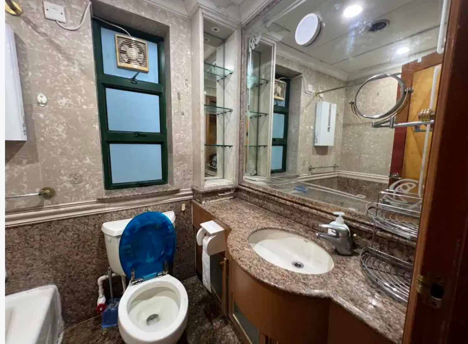 Room in a 4 Bedroom Apartment, 8 Chung Wa Rd, Tseung Kwan O, Hong Kong - Hong Kong (China), China - Bathroom