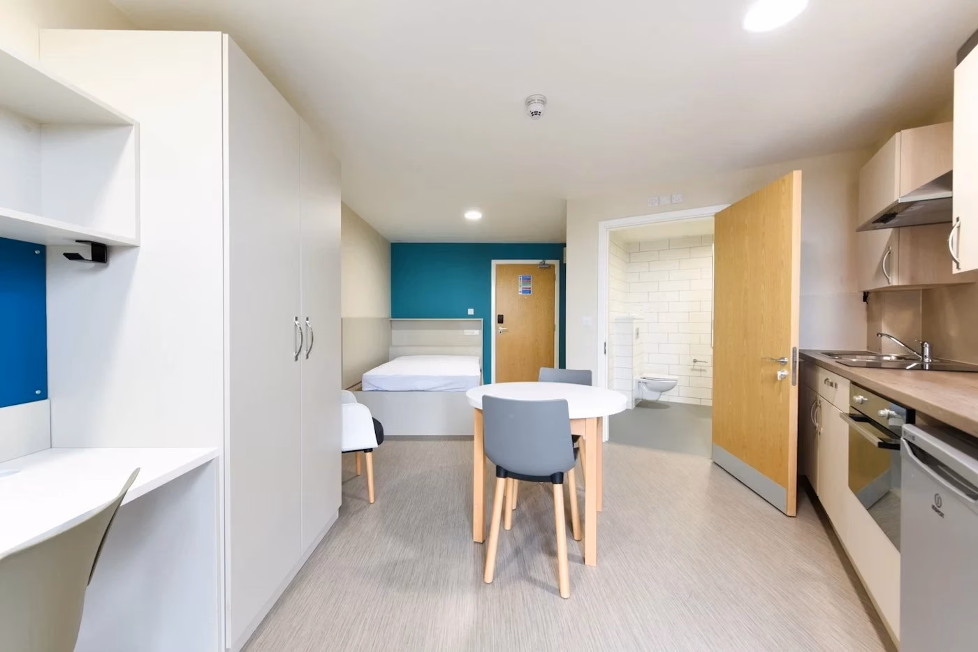 Amenities?w=400&h=260&fit=crop&q=40&auto=format&trim=auto
