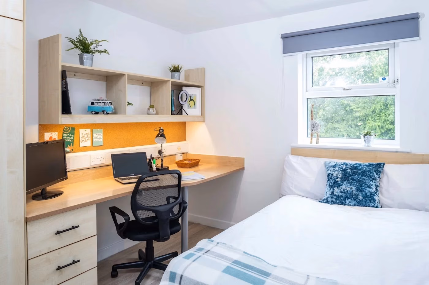 Amenities?w=400&h=260&fit=crop&q=40&auto=format&trim=auto