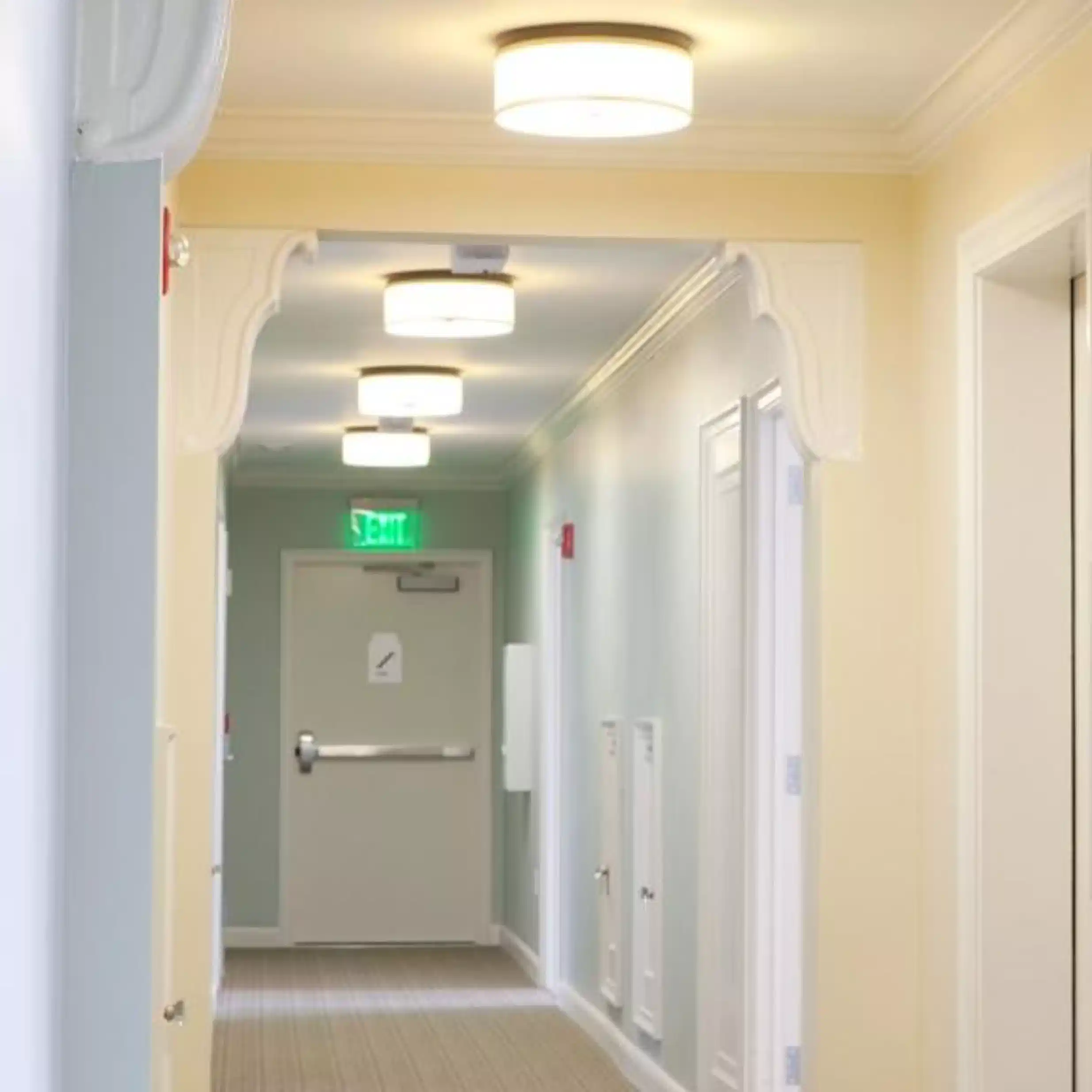 Amenities?w=400&h=260&fit=crop&q=40&auto=format&trim=auto