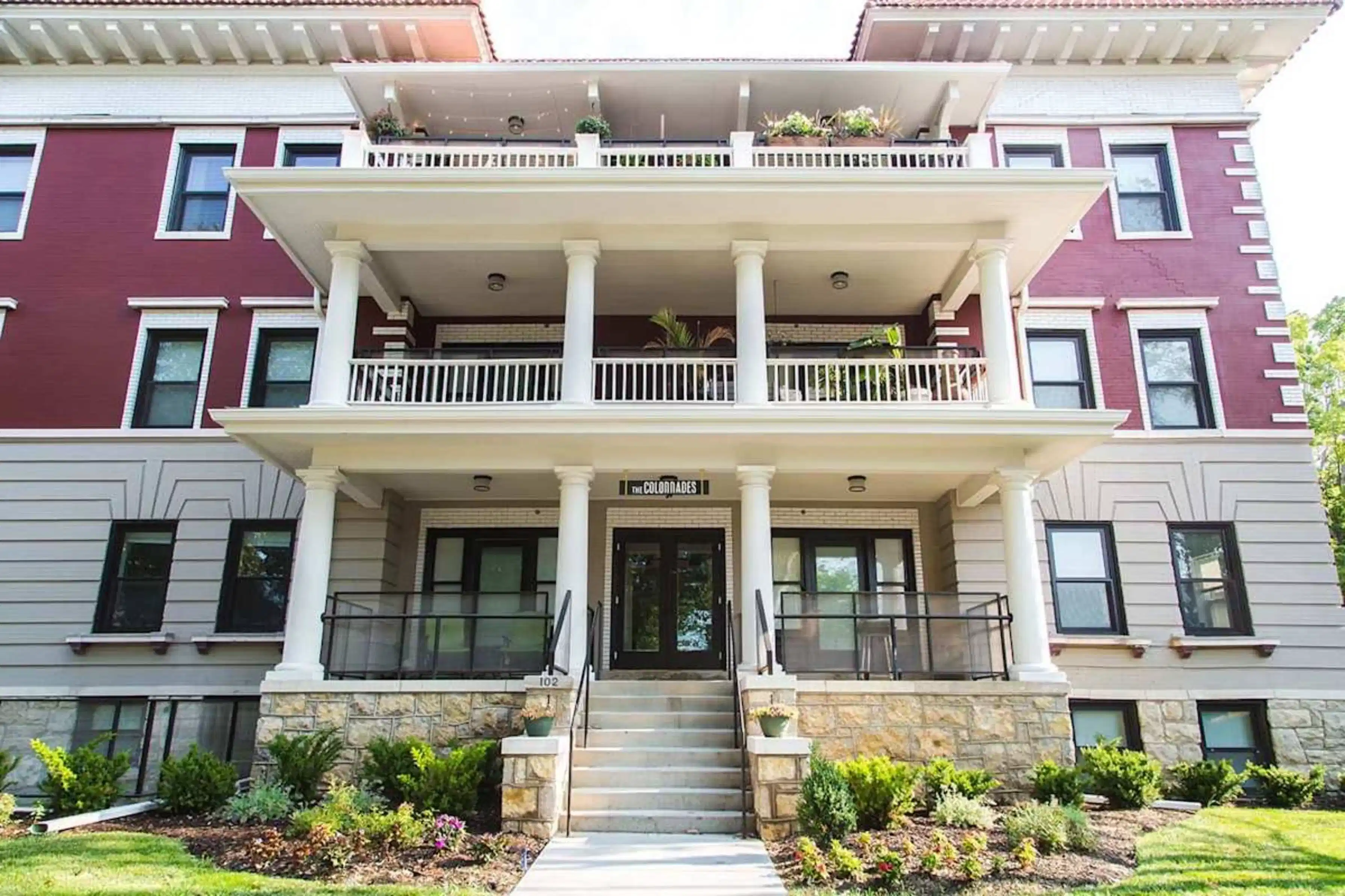 The Colonnades, Kansas City - Kansas City, Kansas, United States - Exterior
