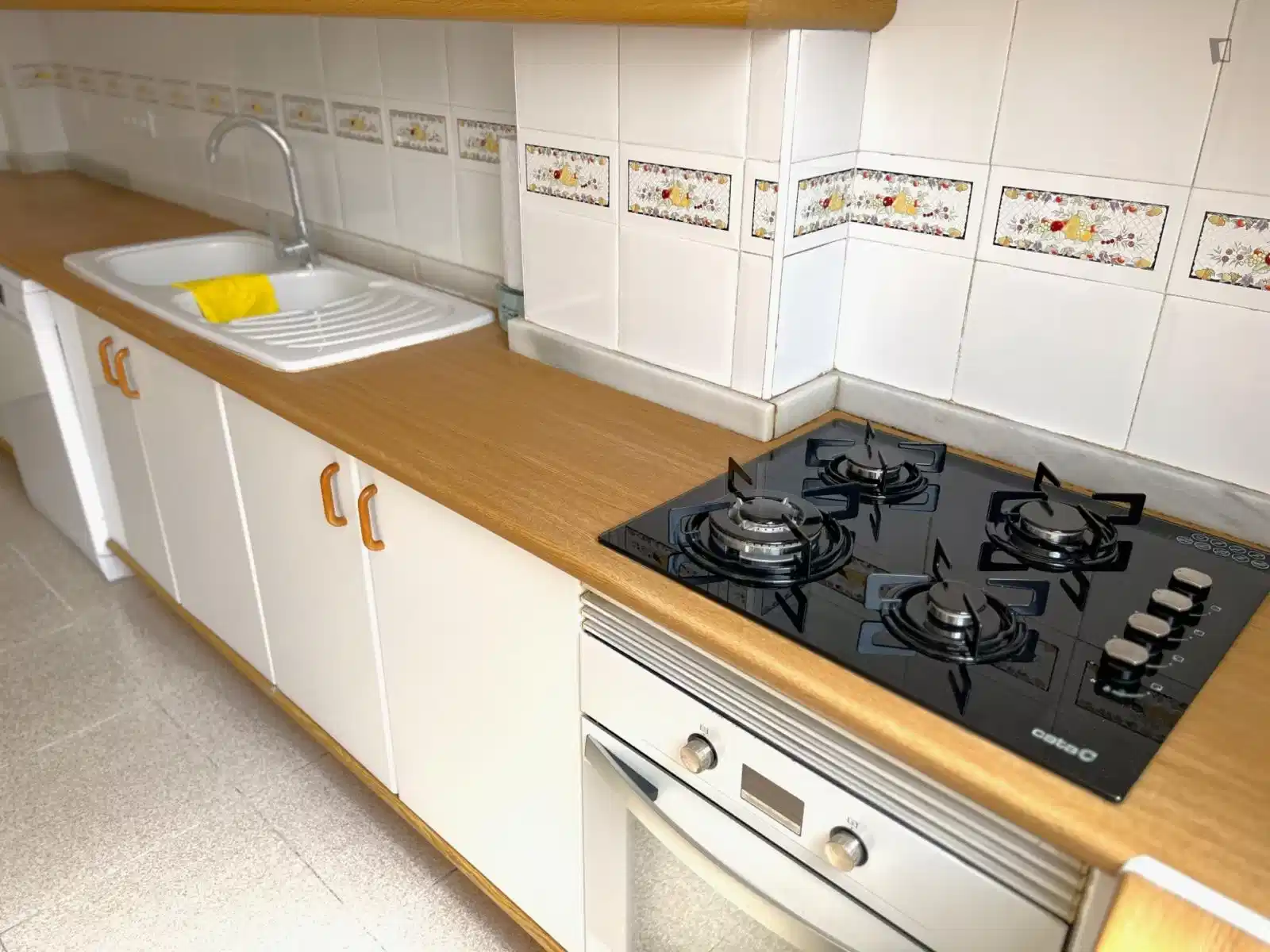 UNP 46019, Valencia - Valencia, Spain - Kitchen