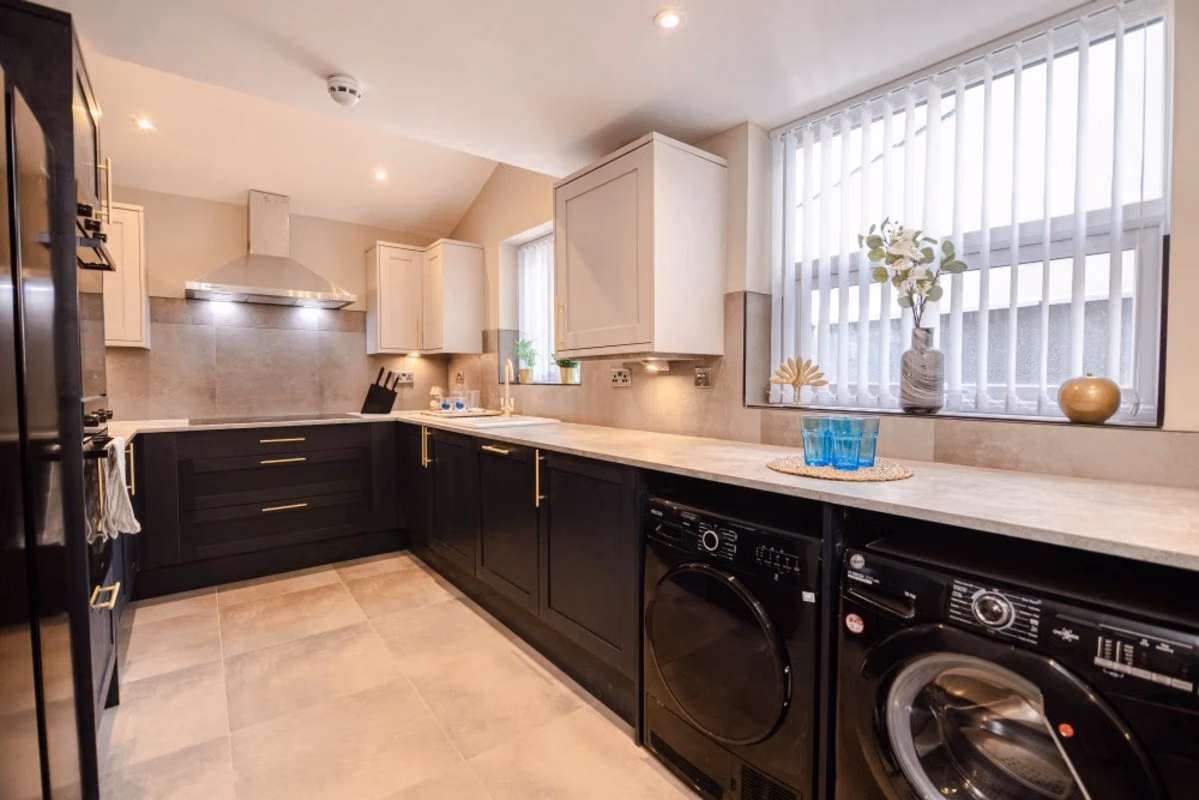 6 Bedroom House - Amenities?w=400&h=260&fit=crop&q=40&auto=format&trim=auto
