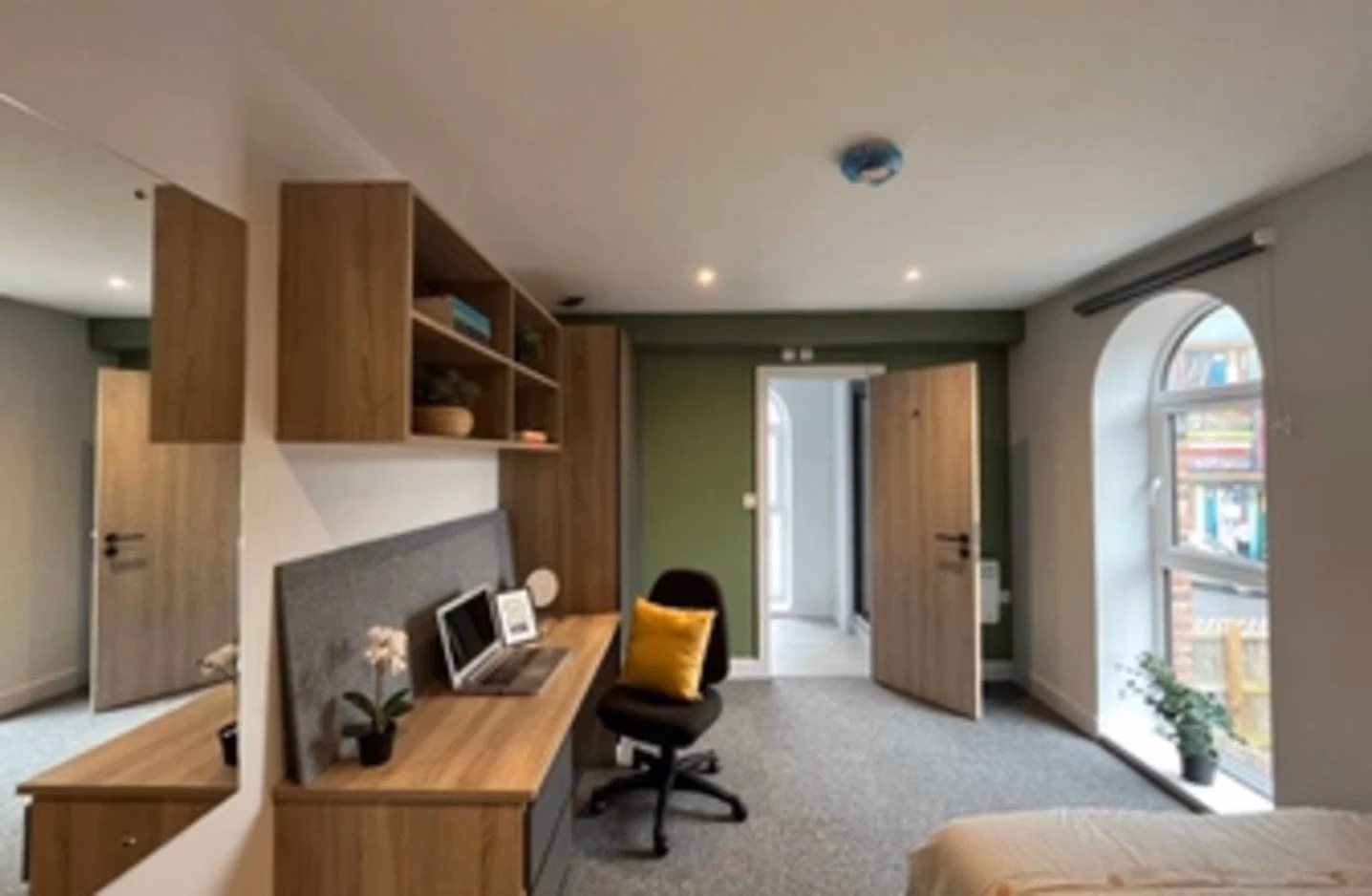 Bedroom?w=400&h=260&fit=crop&q=40&auto=format&trim=auto