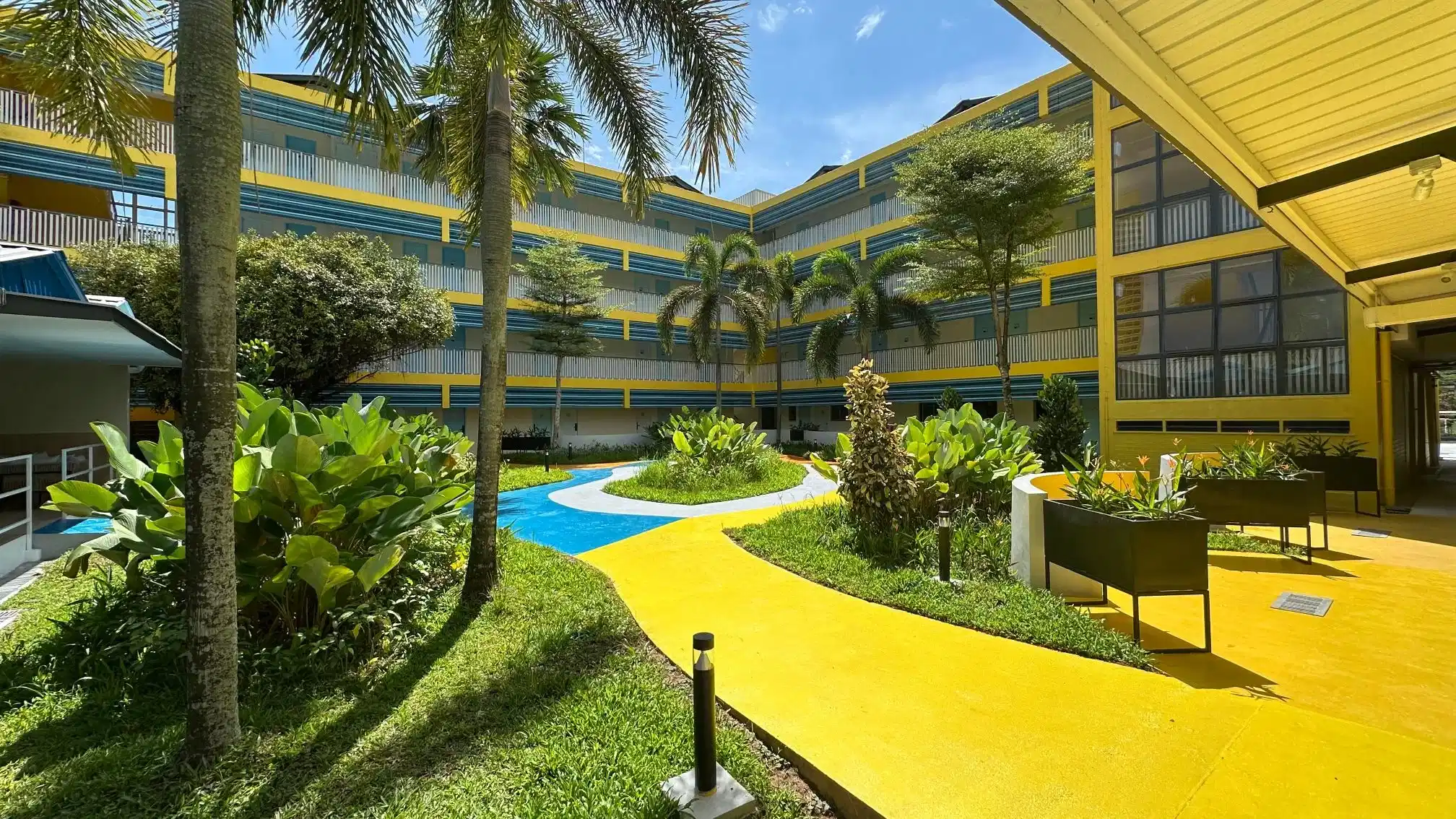 Amenities?w=400&h=260&fit=crop&q=40&auto=format&trim=auto