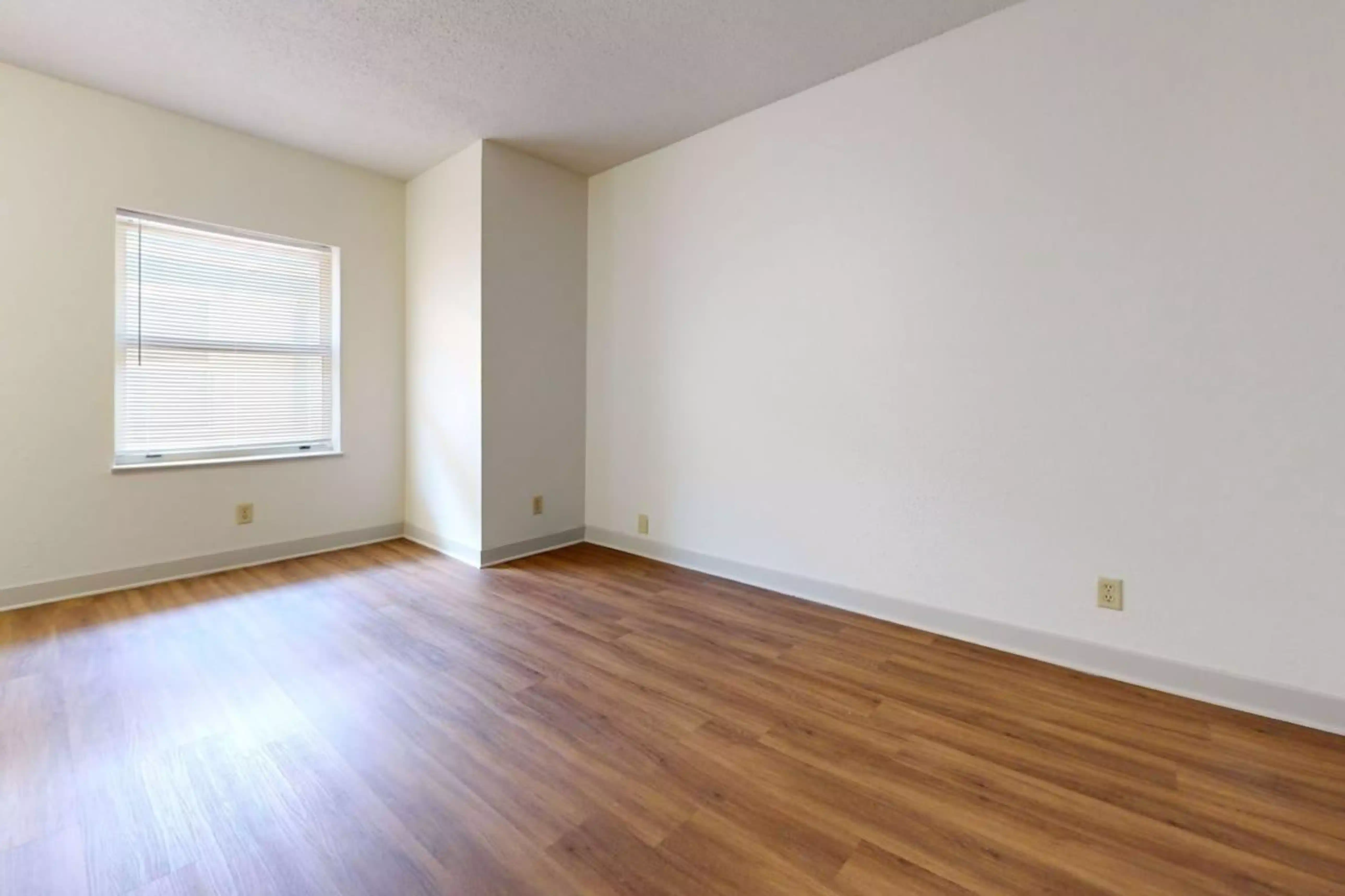 Amenities?w=400&h=260&fit=crop&q=40&auto=format&trim=auto