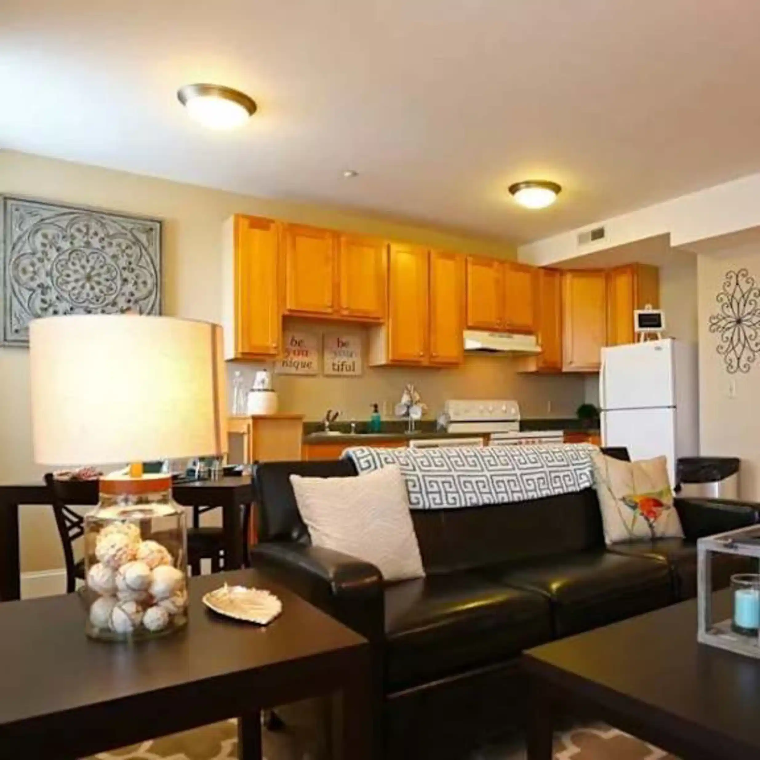 Amenities?w=400&h=260&fit=crop&q=40&auto=format&trim=auto