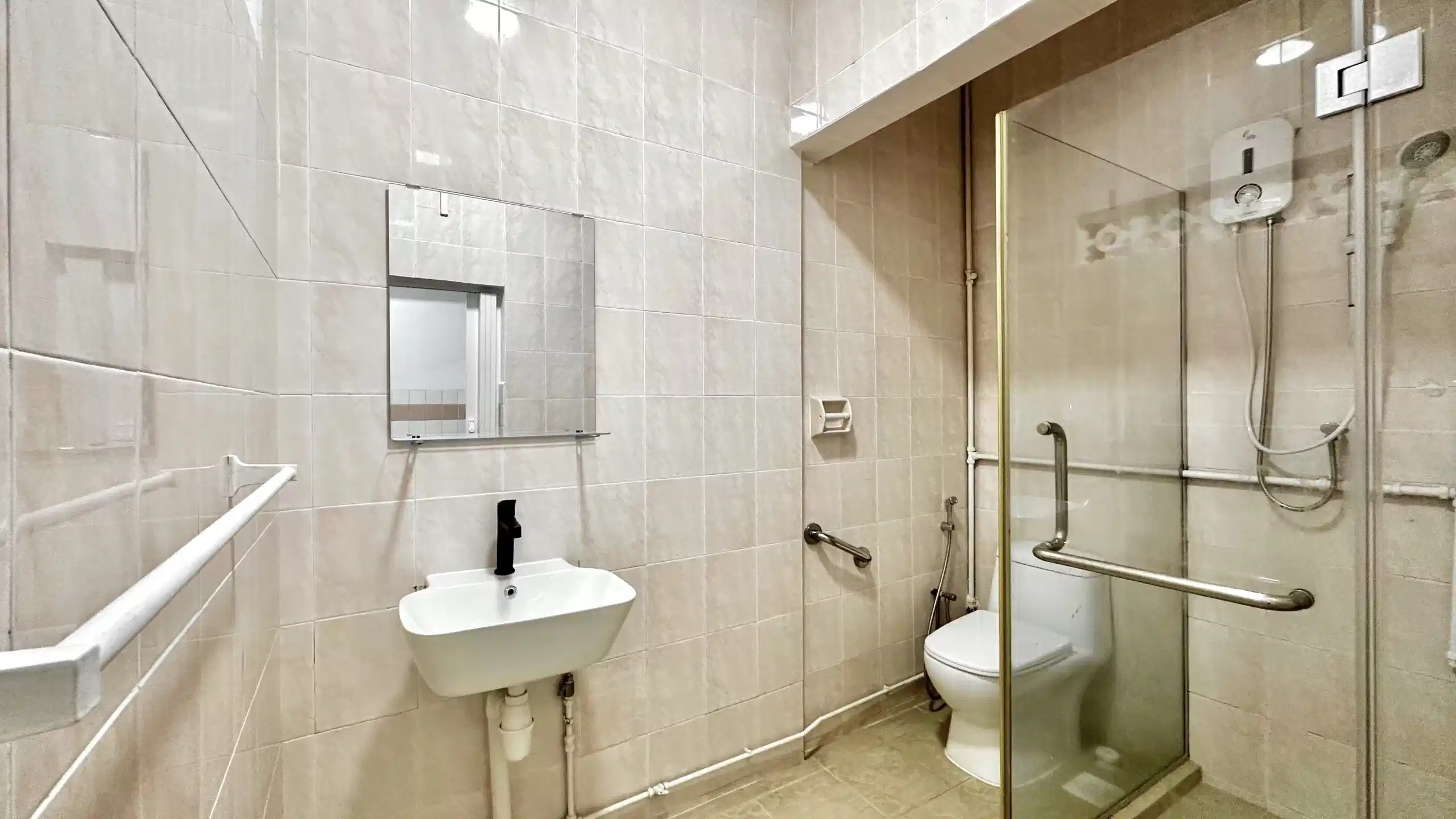 4 Jalan Hari Raya, Singapore - Singapore, Singapore - Amenities