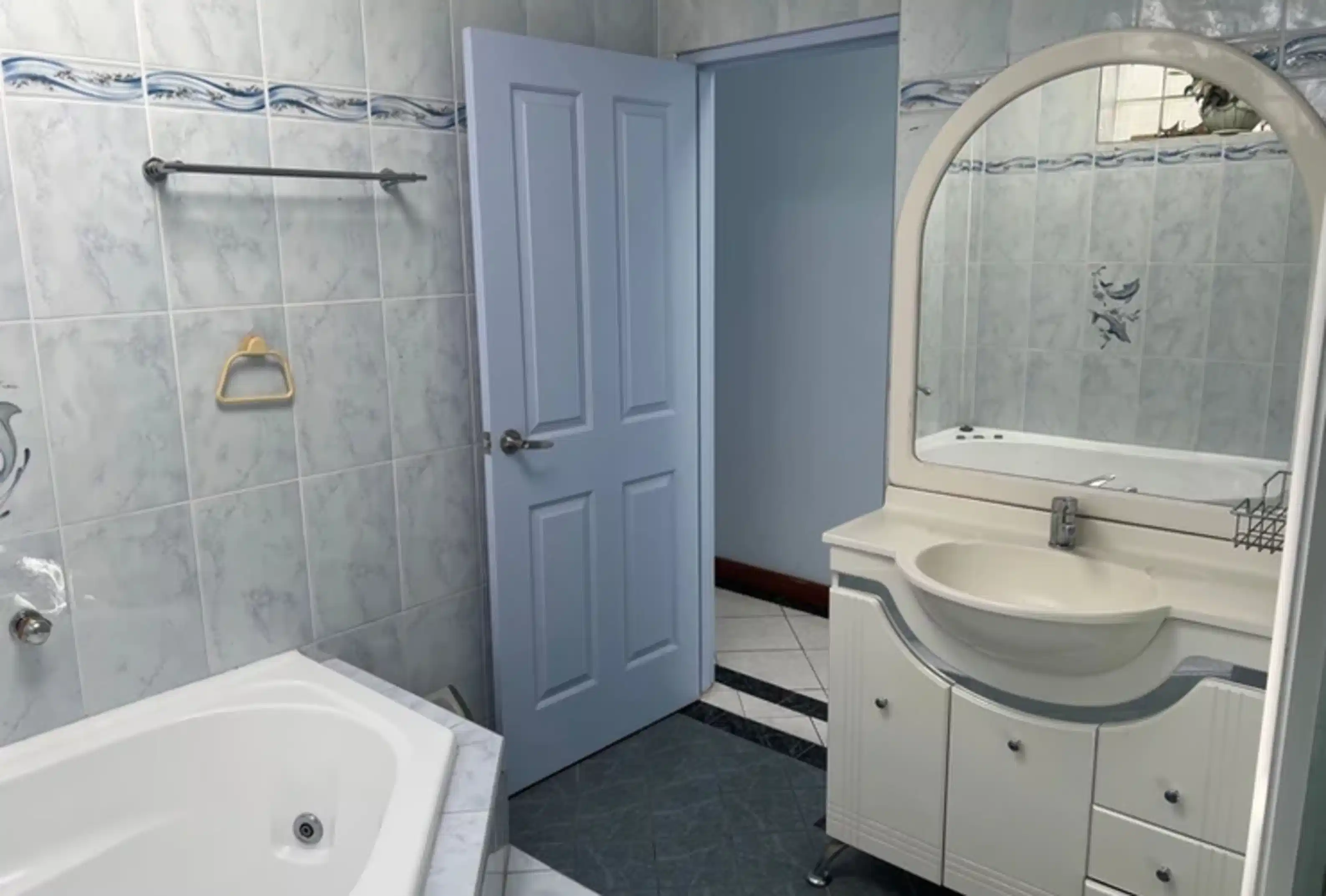 5 Bedroom Apartment, 1/191 Enmore Rd, Enmore, Australia NSW 2042 - Sydney, New South Wales, Australia - Bathroom