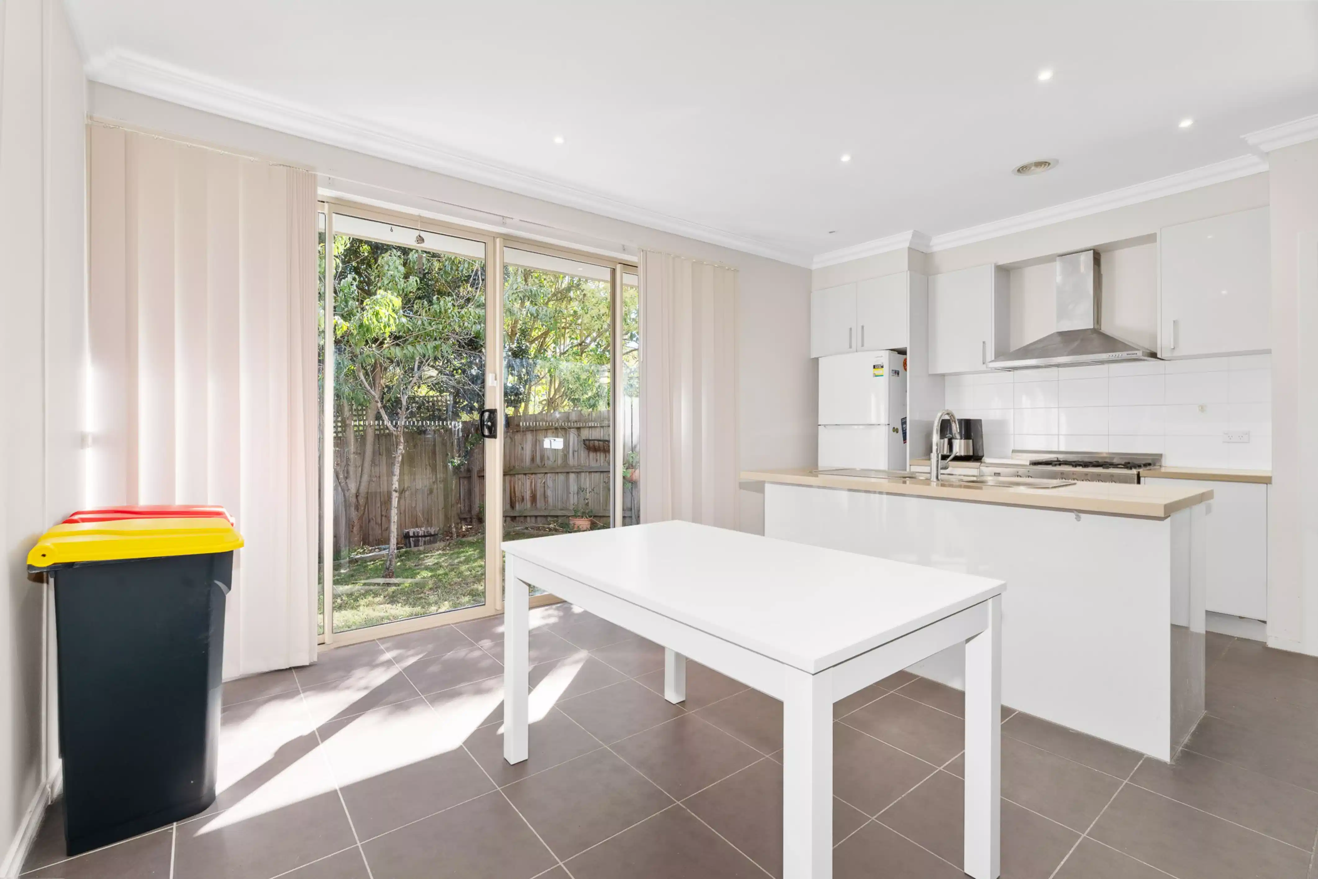 Rooming Houses,Unit 2 / 10 Binalong Avenue, Chadstone, Melbourne - Melbourne, Victoria, Australia - Kitchen