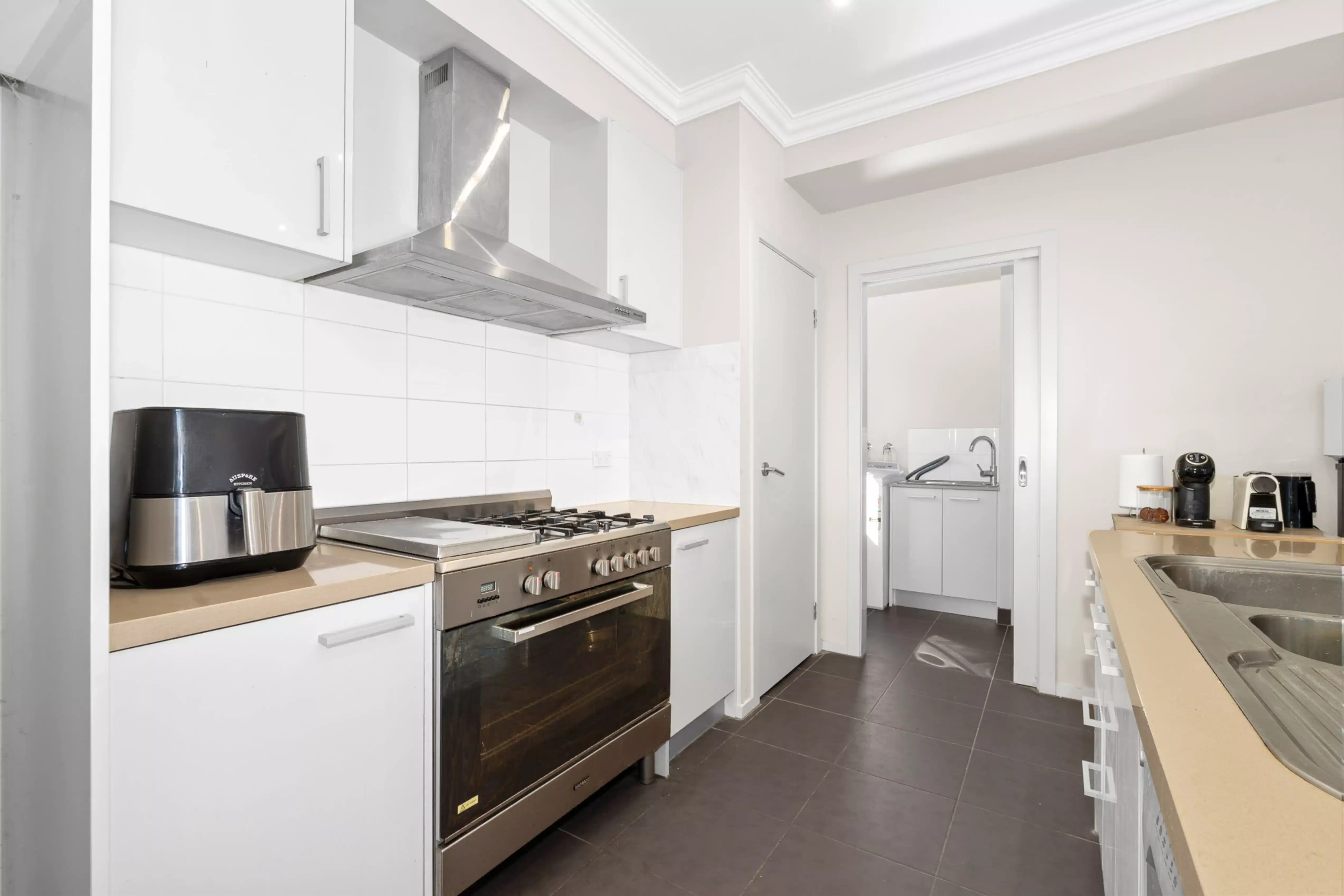 Studio Double - Bedroom?w=400&h=260&fit=crop&q=40&auto=format&trim=auto